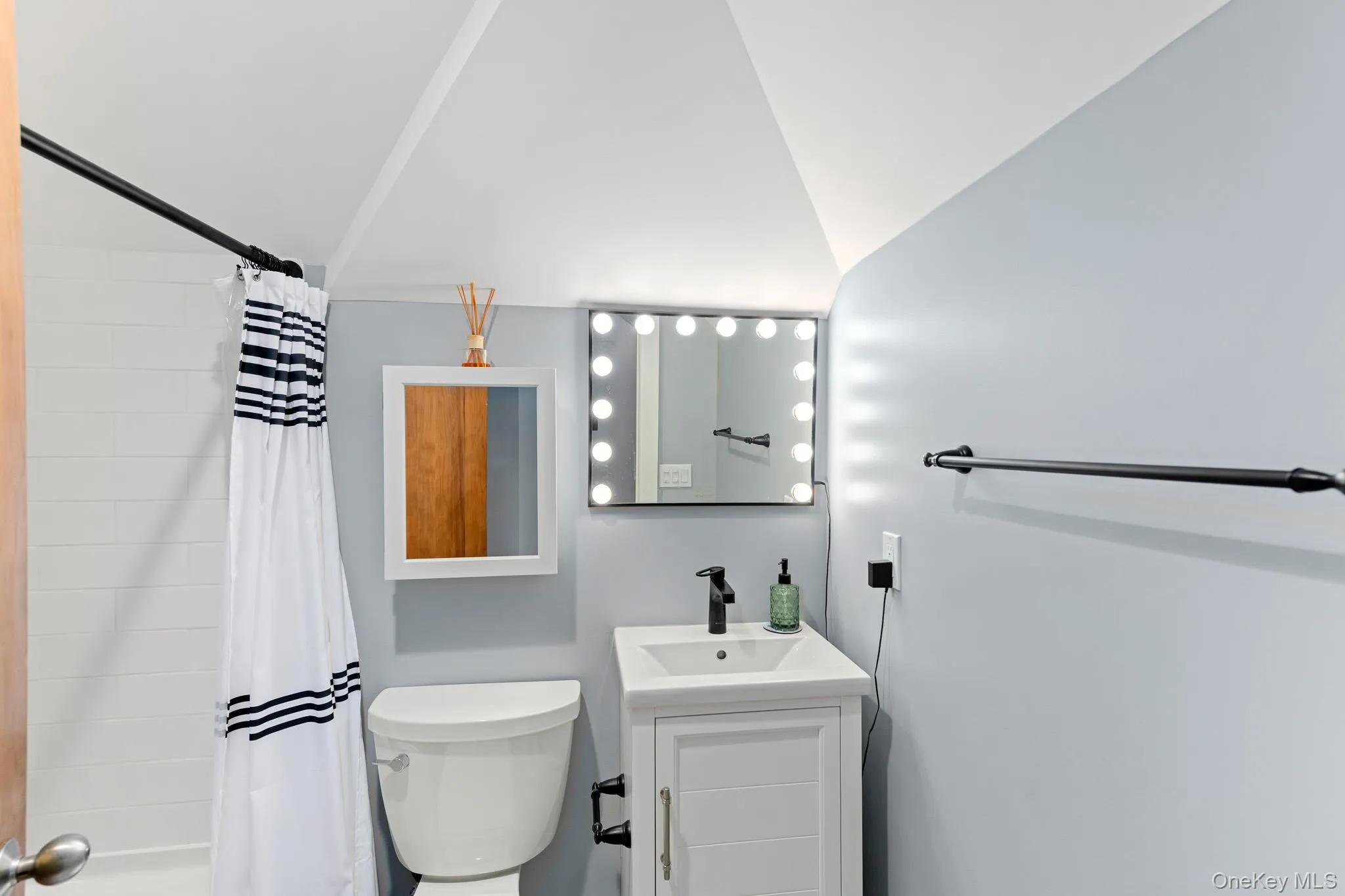 2nd Floor -upstairsFully Renovated Bathroom with tub/shower combo 2nd Floor -upstairsFully Renovated Bathroom with tub/shower combo