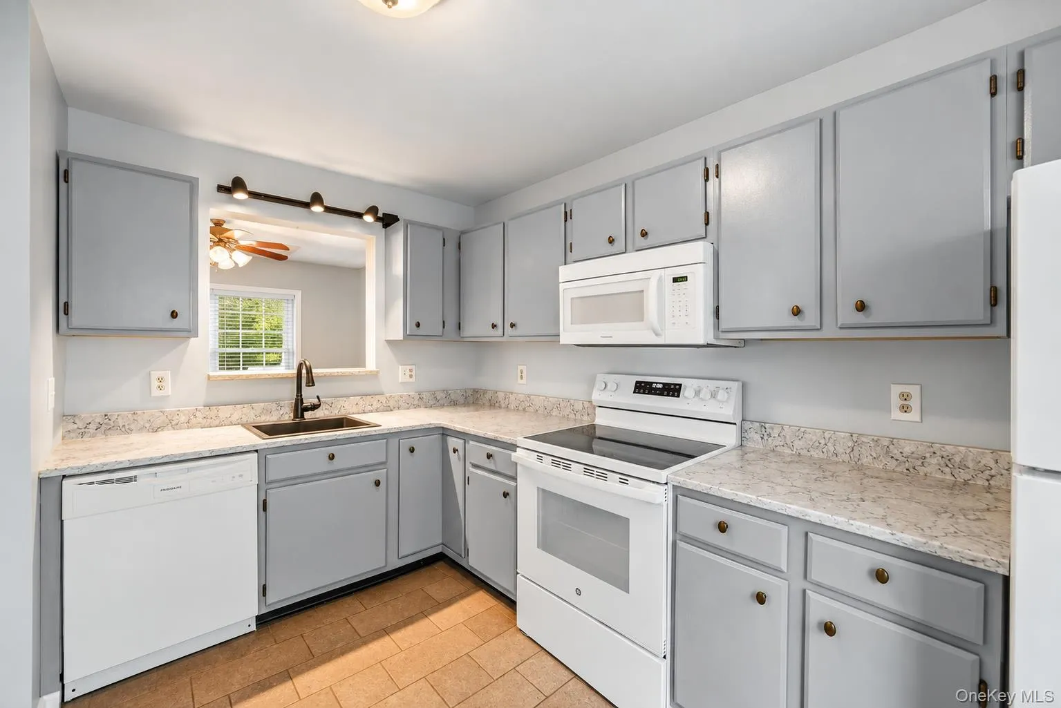 69 Kensington Way, Middletown, NY, 2 Bedrooms Bedrooms, 8 Rooms Rooms,2 BathroomsBathrooms,Residential Lease,For Rent,Kensington,0,1052779 69 Kensington Way, Middletown, NY, 2 Bedrooms Bedrooms, 8 Rooms Rooms,2 BathroomsBathrooms,Residential Lease,For Rent,Kensington,0,1052779