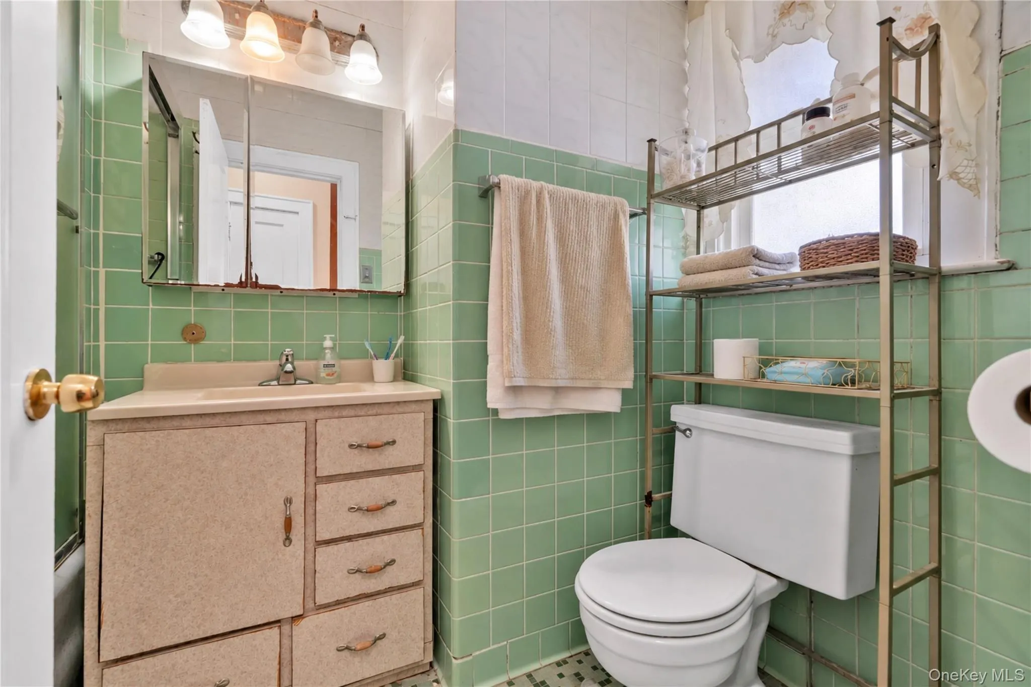 84-42 Charlecote Ridge, New York, NY, 5 Bedrooms Bedrooms, 11 Rooms Rooms,2 BathroomsBathrooms,Residential,For Rent,Charlecote,0,1052788 84-42 Charlecote Ridge, New York, NY, 5 Bedrooms Bedrooms, 11 Rooms Rooms,2 BathroomsBathrooms,Residential,For Rent,Charlecote,0,1052788
