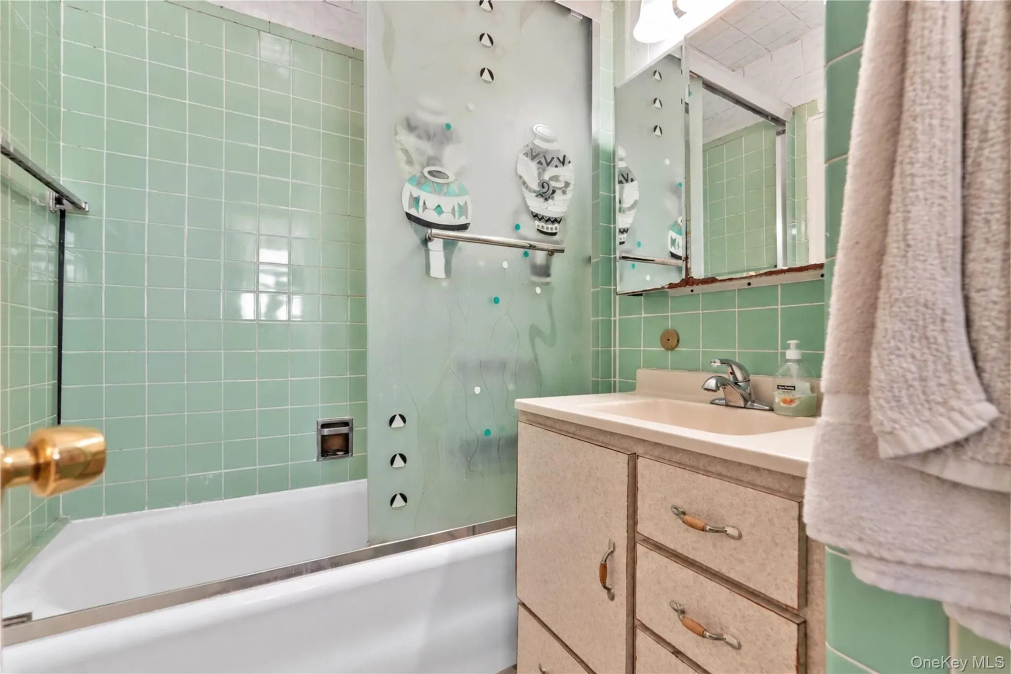 84-42 Charlecote Ridge, New York, NY, 5 Bedrooms Bedrooms, 11 Rooms Rooms,2 BathroomsBathrooms,Residential,For Rent,Charlecote,0,1052788 84-42 Charlecote Ridge, New York, NY, 5 Bedrooms Bedrooms, 11 Rooms Rooms,2 BathroomsBathrooms,Residential,For Rent,Charlecote,0,1052788
