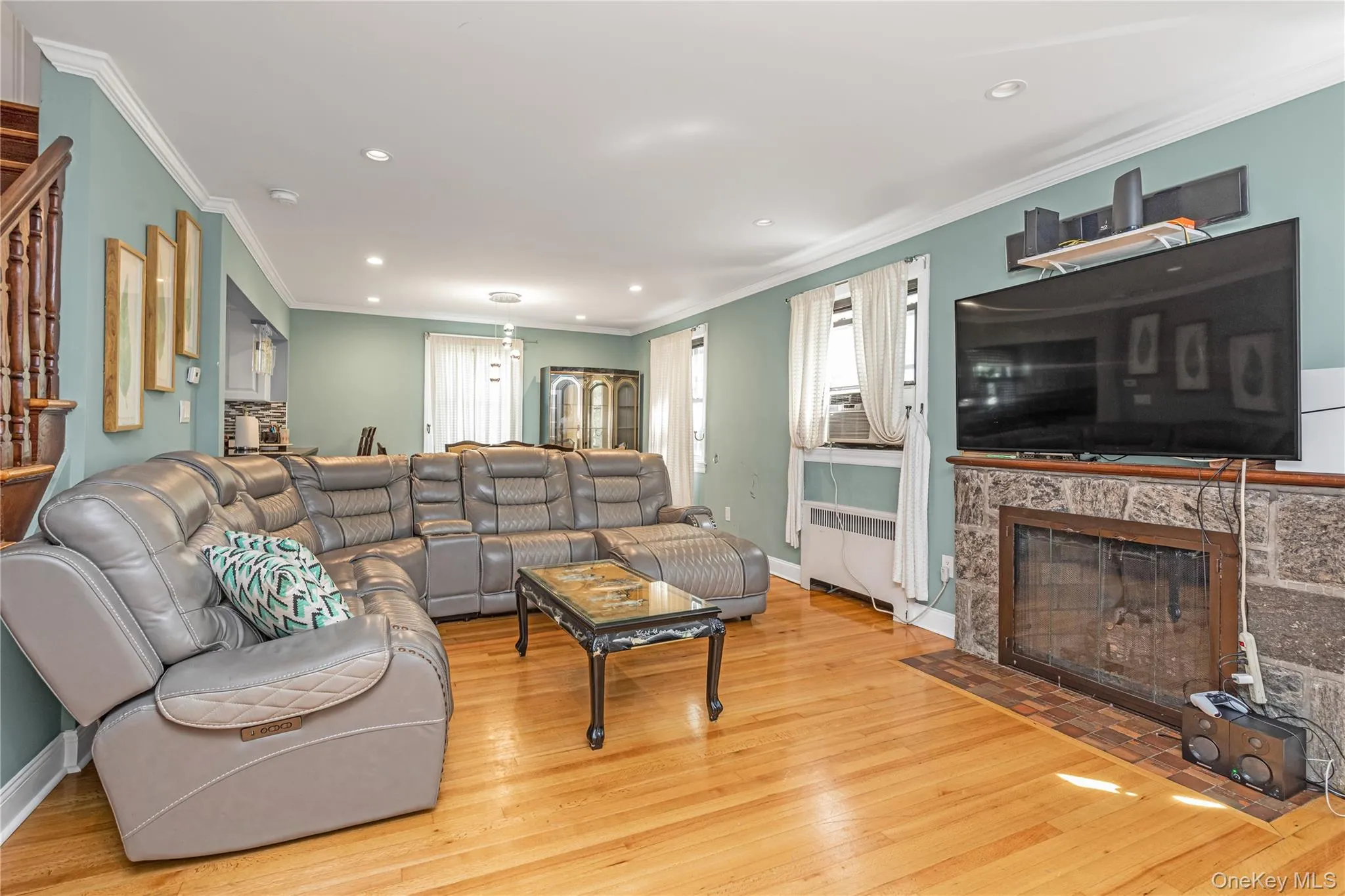 203-15 100th Avenue, New York, NY, 3 Bedrooms Bedrooms, 6 Rooms Rooms,1 BathroomBathrooms,Residential,For Rent,100th,0,1052791 203-15 100th Avenue, New York, NY, 3 Bedrooms Bedrooms, 6 Rooms Rooms,1 BathroomBathrooms,Residential,For Rent,100th,0,1052791