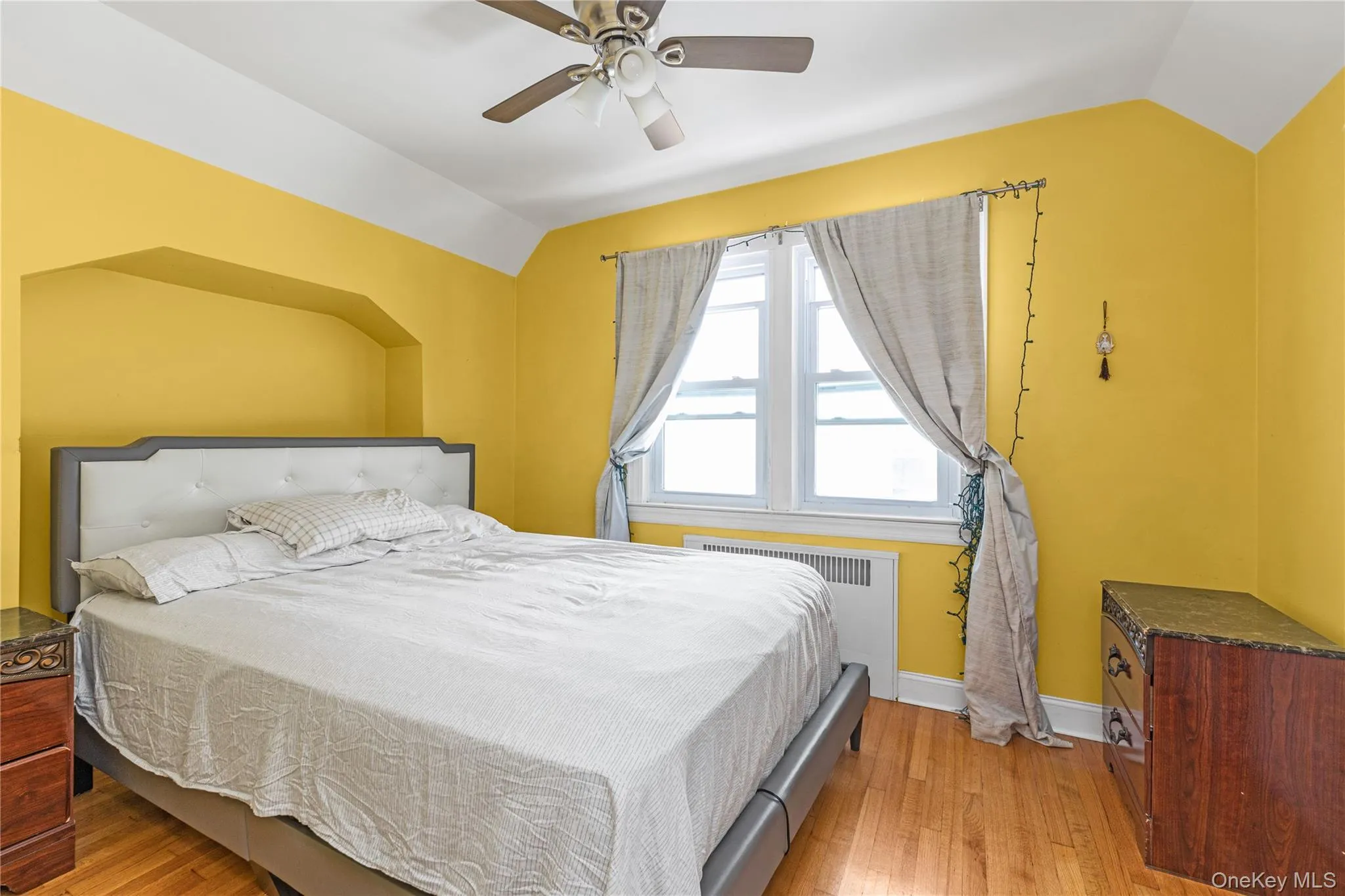 203-15 100th Avenue, New York, NY, 3 Bedrooms Bedrooms, 6 Rooms Rooms,1 BathroomBathrooms,Residential,For Rent,100th,0,1052791 203-15 100th Avenue, New York, NY, 3 Bedrooms Bedrooms, 6 Rooms Rooms,1 BathroomBathrooms,Residential,For Rent,100th,0,1052791