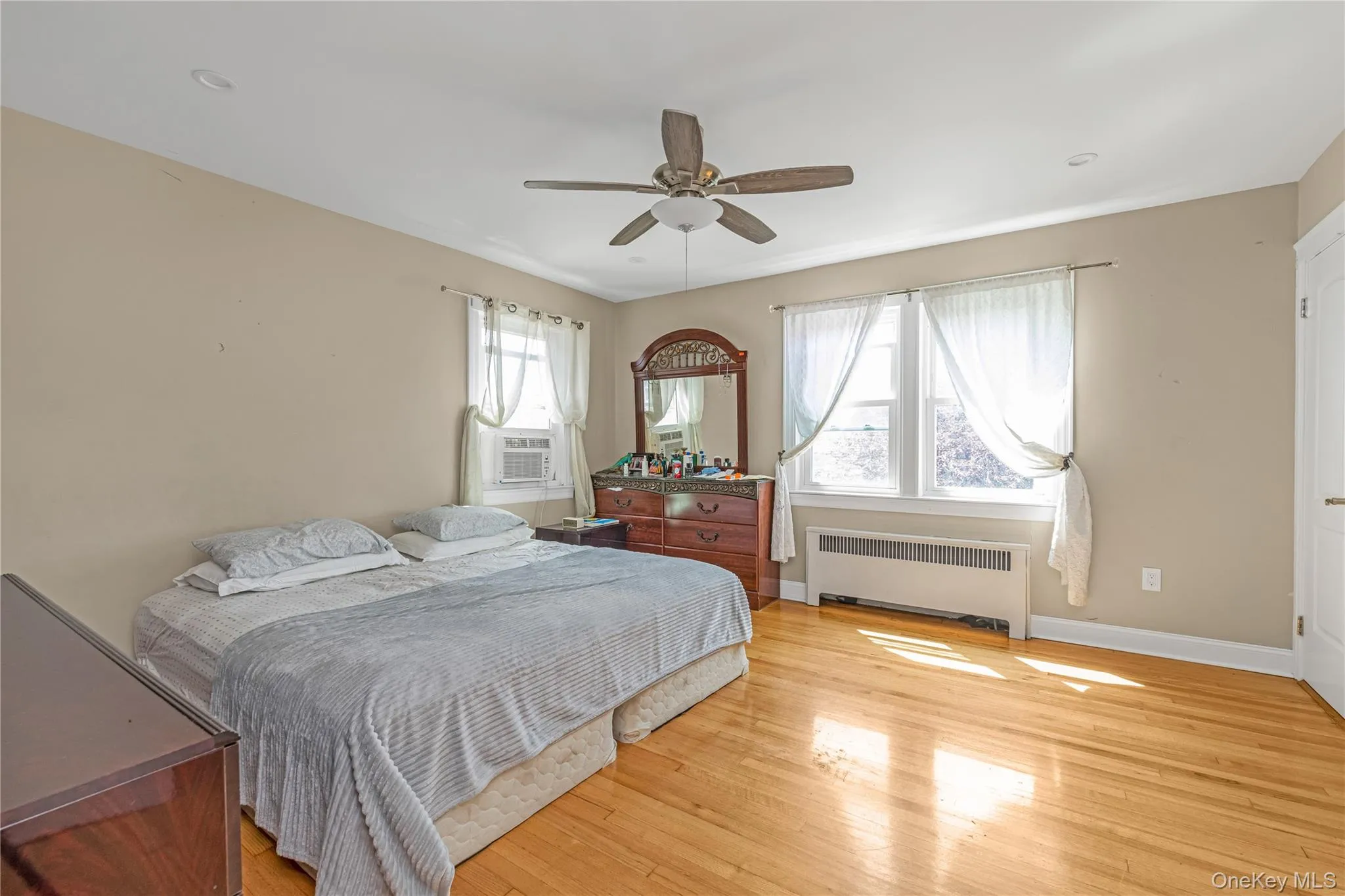 203-15 100th Avenue, New York, NY, 3 Bedrooms Bedrooms, 6 Rooms Rooms,1 BathroomBathrooms,Residential,For Rent,100th,0,1052791 203-15 100th Avenue, New York, NY, 3 Bedrooms Bedrooms, 6 Rooms Rooms,1 BathroomBathrooms,Residential,For Rent,100th,0,1052791