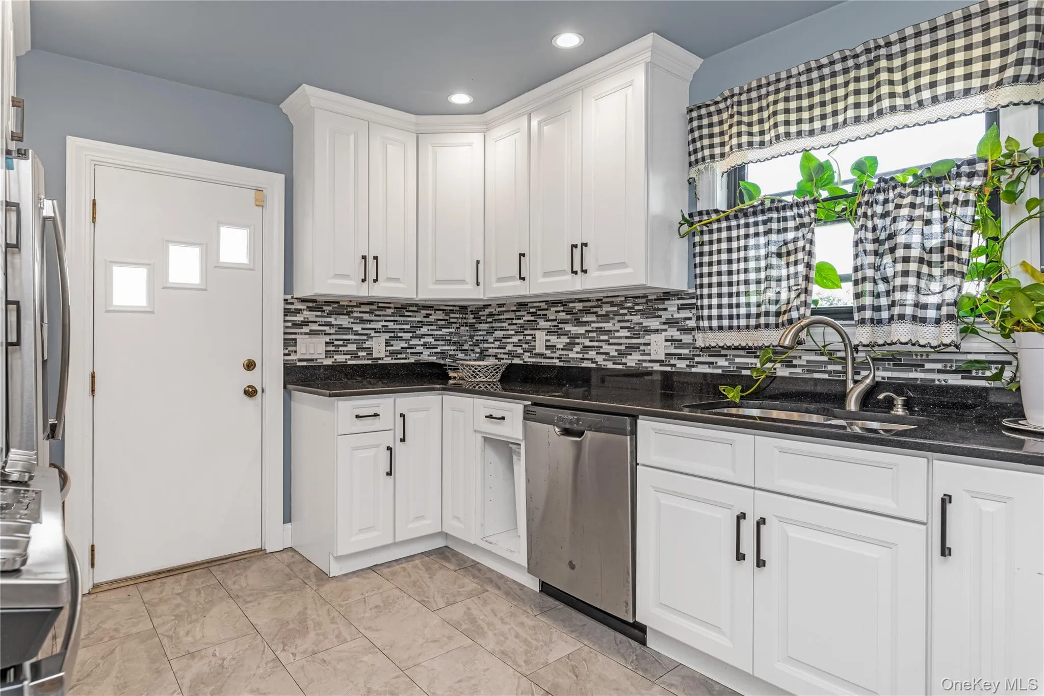 203-15 100th Avenue, New York, NY, 3 Bedrooms Bedrooms, 6 Rooms Rooms,1 BathroomBathrooms,Residential,For Rent,100th,0,1052791 203-15 100th Avenue, New York, NY, 3 Bedrooms Bedrooms, 6 Rooms Rooms,1 BathroomBathrooms,Residential,For Rent,100th,0,1052791