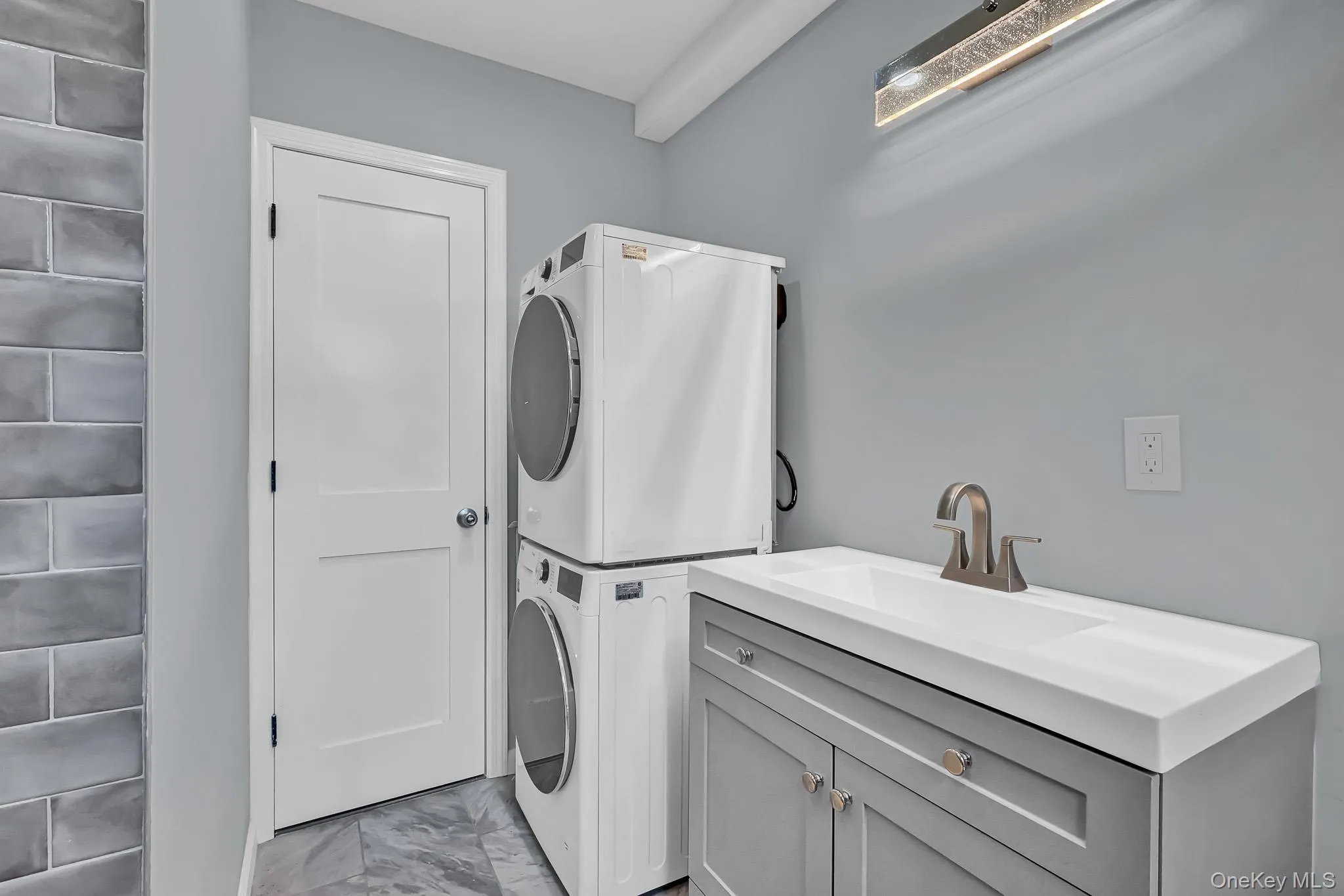 6 Manchester Street, North Hempstead, NY, 3 Bedrooms Bedrooms, 9 Rooms Rooms,2 BathroomsBathrooms,Residential,For Rent,Manchester,0,1052794 6 Manchester Street, North Hempstead, NY, 3 Bedrooms Bedrooms, 9 Rooms Rooms,2 BathroomsBathrooms,Residential,For Rent,Manchester,0,1052794