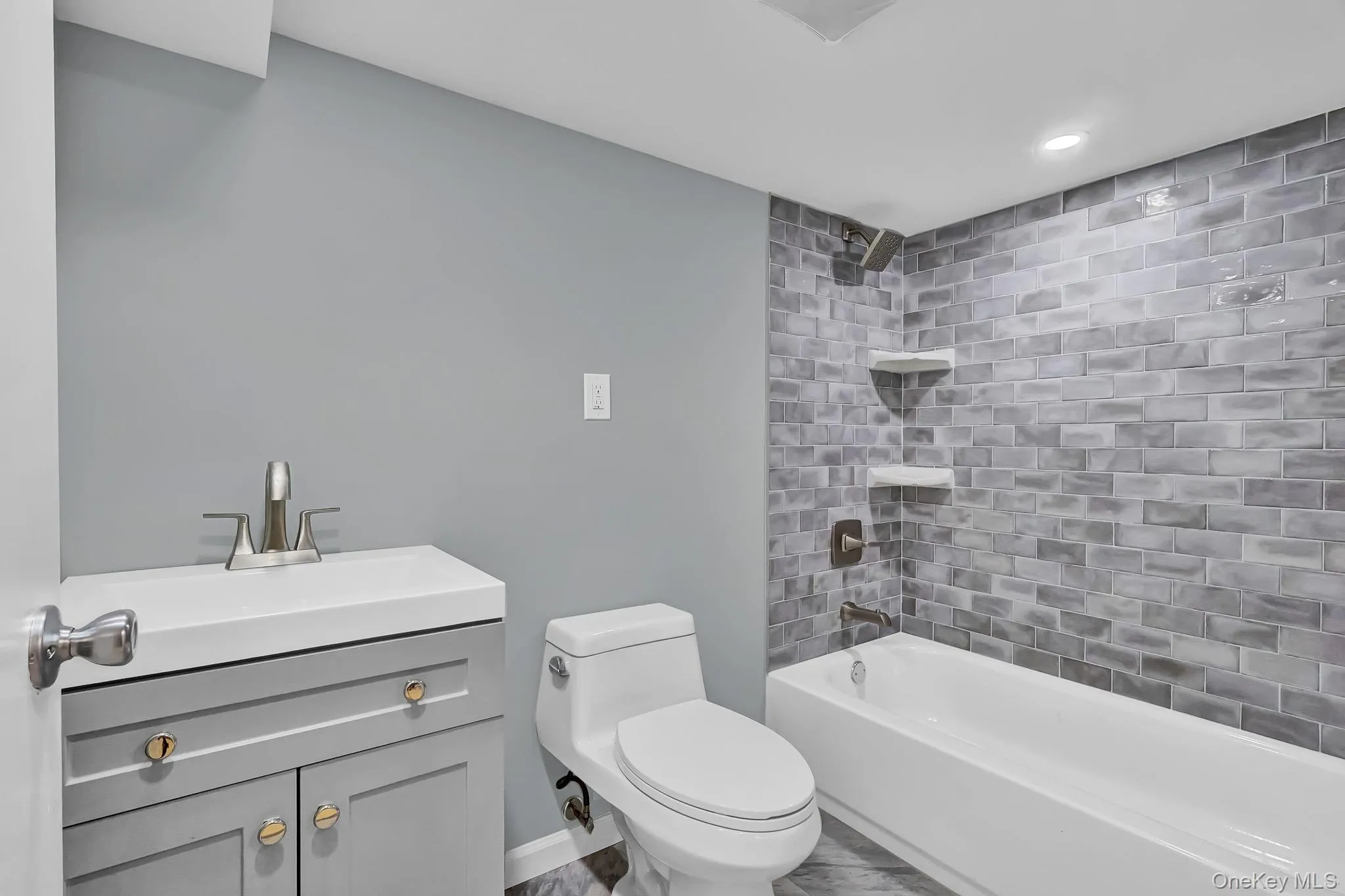 6 Manchester Street, North Hempstead, NY, 3 Bedrooms Bedrooms, 9 Rooms Rooms,2 BathroomsBathrooms,Residential,For Rent,Manchester,0,1052794 6 Manchester Street, North Hempstead, NY, 3 Bedrooms Bedrooms, 9 Rooms Rooms,2 BathroomsBathrooms,Residential,For Rent,Manchester,0,1052794