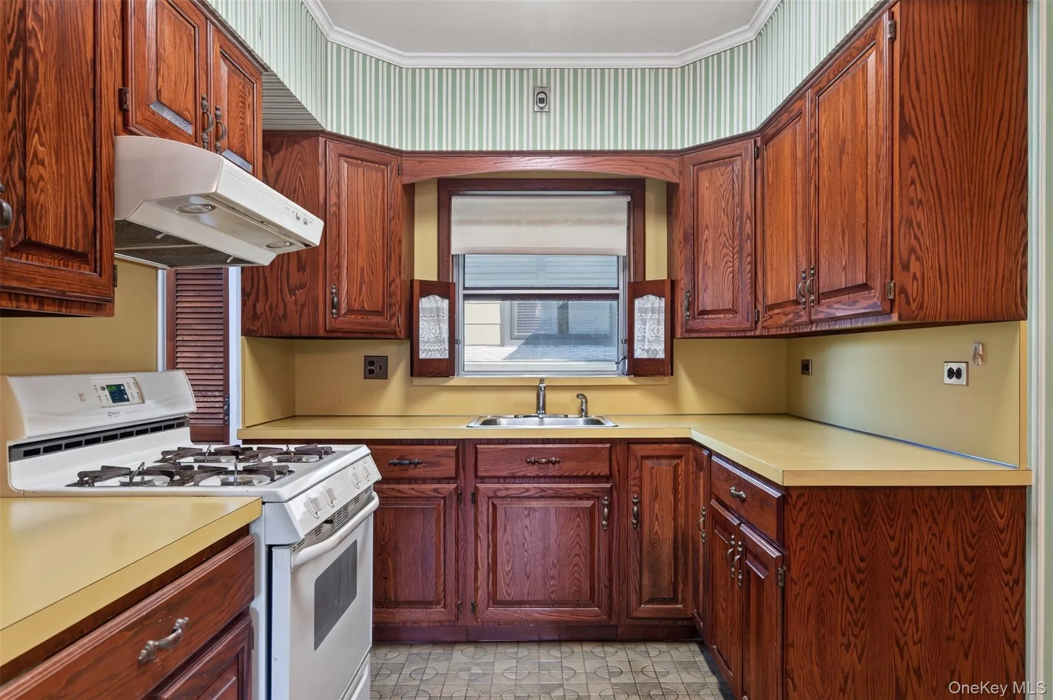 55 Hill Street, New Rochelle, NY, 3 Bedrooms Bedrooms, 7 Rooms Rooms,1 BathroomBathrooms,Residential,For Rent,Hill,0,1052799 55 Hill Street, New Rochelle, NY, 3 Bedrooms Bedrooms, 7 Rooms Rooms,1 BathroomBathrooms,Residential,For Rent,Hill,0,1052799