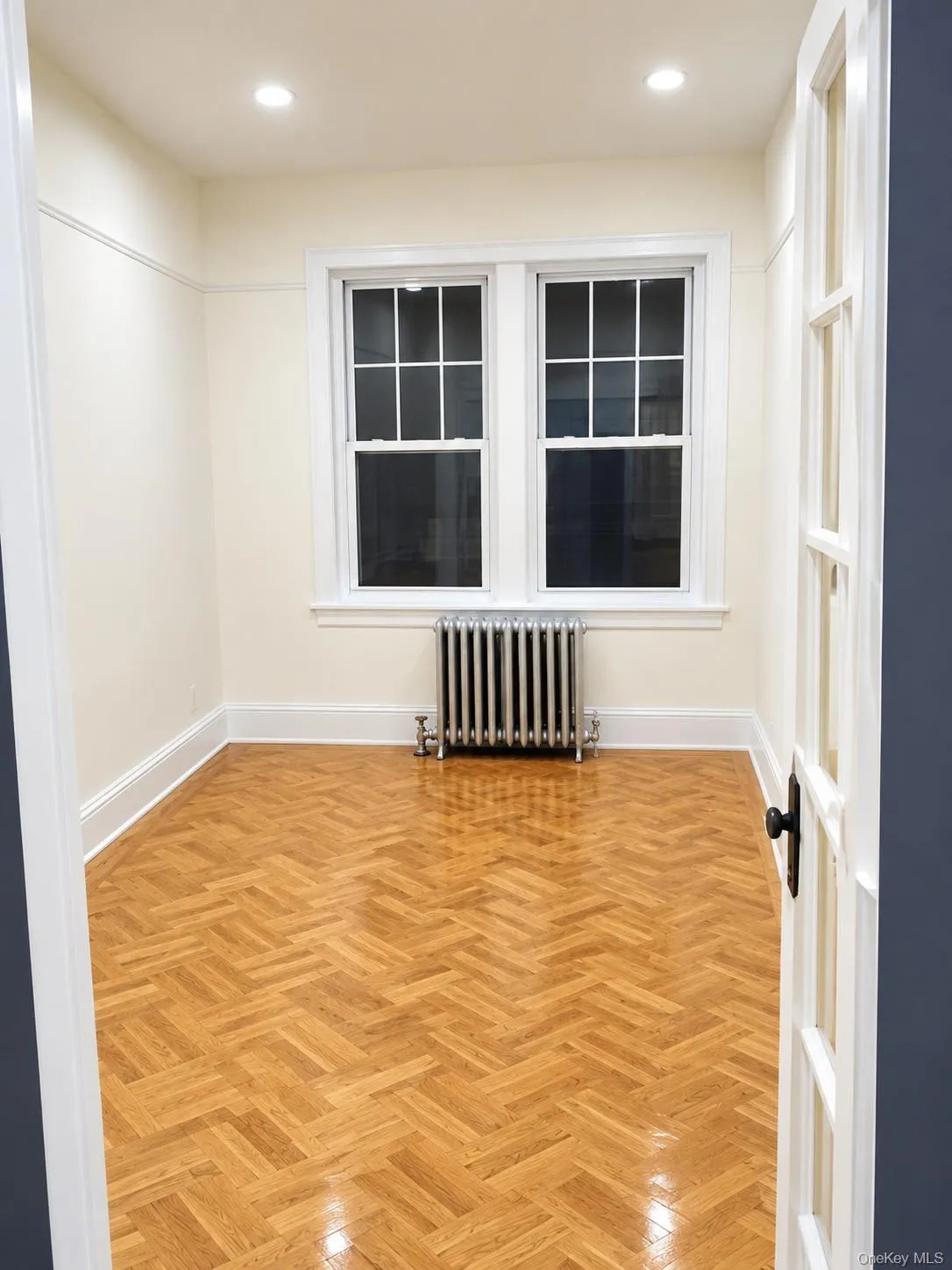 larger bedroom, view w/out doors larger bedroom, view w/out doors