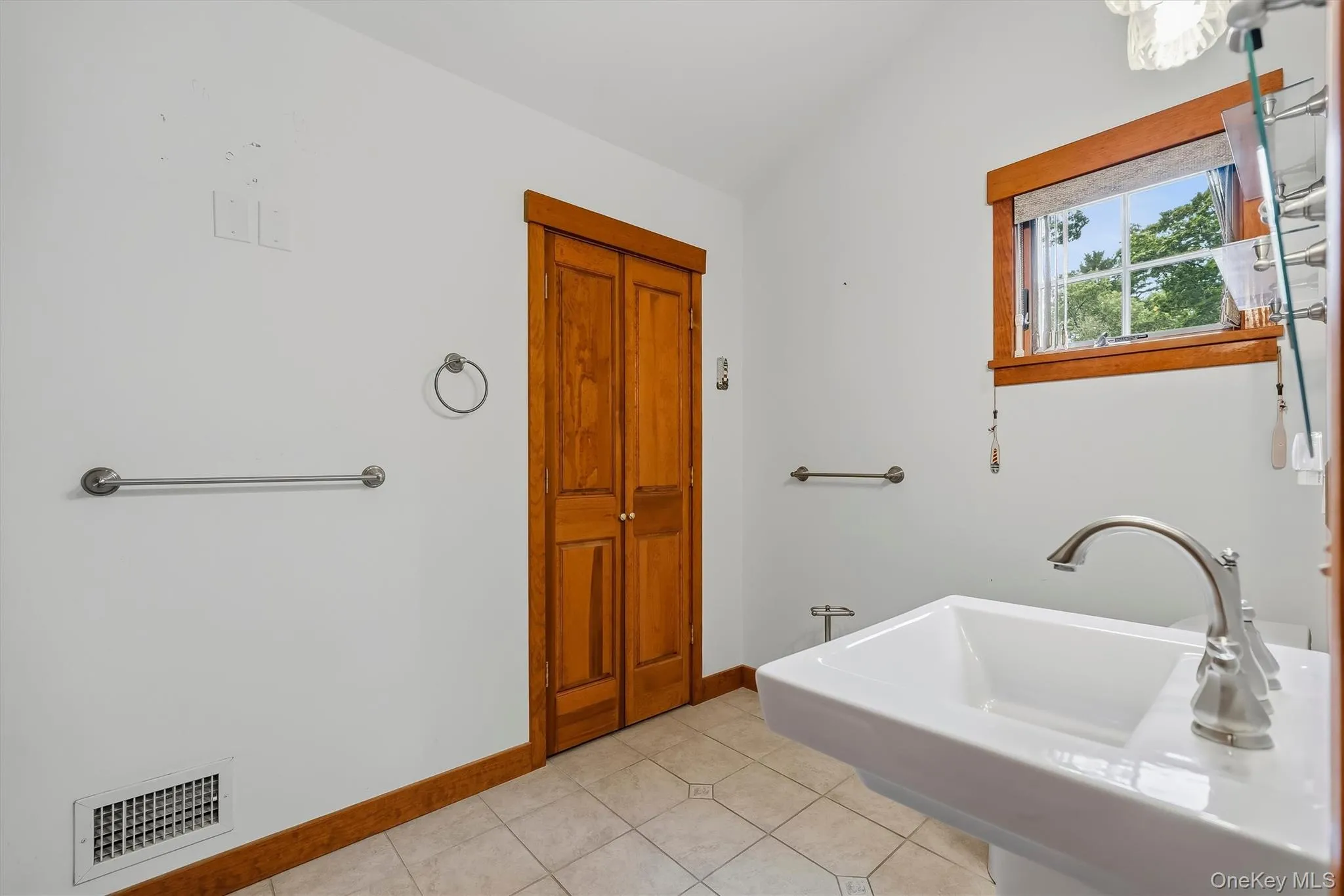 7 Myrtle Avenue, Warwick (town), NY, 2 Bedrooms Bedrooms, 6 Rooms Rooms,2 BathroomsBathrooms,Residential,For Rent,Myrtle,0,1052806 7 Myrtle Avenue, Warwick (town), NY, 2 Bedrooms Bedrooms, 6 Rooms Rooms,2 BathroomsBathrooms,Residential,For Rent,Myrtle,0,1052806