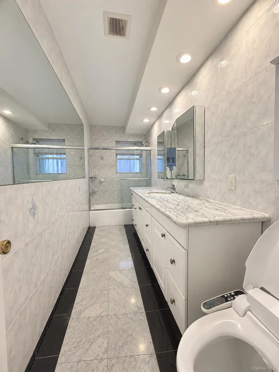 64-11 232nd Street, New York, NY, 7 Bedrooms Bedrooms, 13 Rooms Rooms,4 BathroomsBathrooms,Residential,For Rent,232nd,0,1052816 64-11 232nd Street, New York, NY, 7 Bedrooms Bedrooms, 13 Rooms Rooms,4 BathroomsBathrooms,Residential,For Rent,232nd,0,1052816