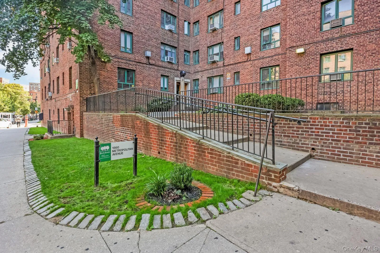 1560 Metropolitan Avenue, New York, NY, 2 Bedrooms Bedrooms, 5 Rooms Rooms,1 BathroomBathrooms,Residential,For Rent,Metropolitan,0,1052817 1560 Metropolitan Avenue, New York, NY, 2 Bedrooms Bedrooms, 5 Rooms Rooms,1 BathroomBathrooms,Residential,For Rent,Metropolitan,0,1052817