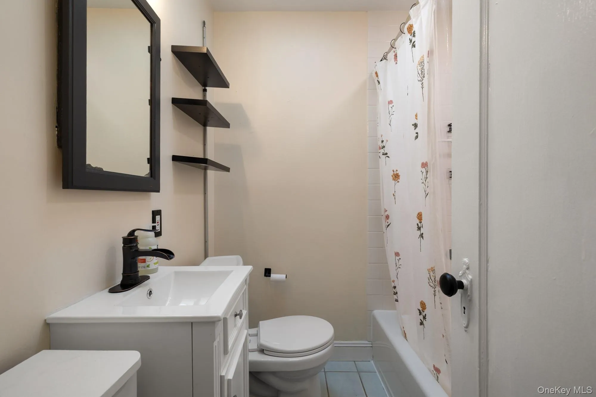 12 Ingersoll Street, Huntington, NY, 3 Bedrooms Bedrooms, 7 Rooms Rooms,1 BathroomBathrooms,Residential,For Rent,Ingersoll,0,1052831 12 Ingersoll Street, Huntington, NY, 3 Bedrooms Bedrooms, 7 Rooms Rooms,1 BathroomBathrooms,Residential,For Rent,Ingersoll,0,1052831