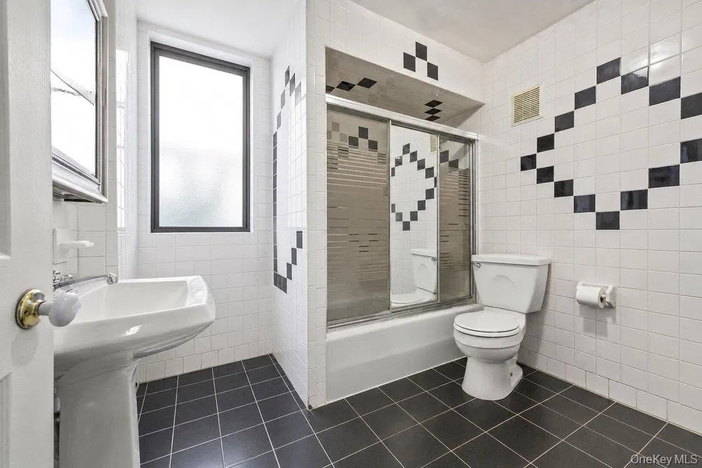 21 Mount Joy Place, New Rochelle, NY, 5 Bedrooms Bedrooms, 8 Rooms Rooms,2 BathroomsBathrooms,Residential,For Rent,Mount Joy,0,1052832 21 Mount Joy Place, New Rochelle, NY, 5 Bedrooms Bedrooms, 8 Rooms Rooms,2 BathroomsBathrooms,Residential,For Rent,Mount Joy,0,1052832