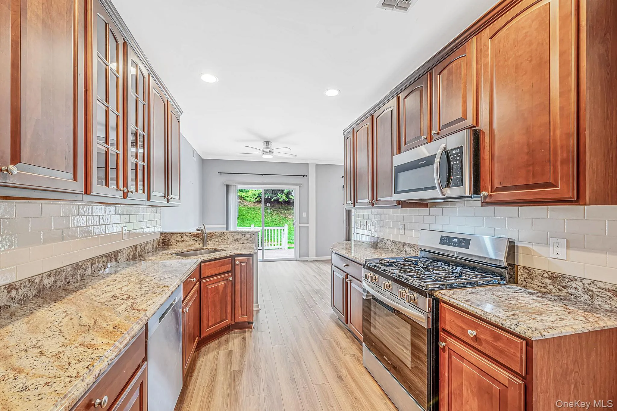 Eat in Kitchen, granite counters, stainless steel appliances Eat in Kitchen, granite counters, stainless steel appliances