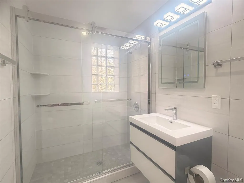 132-25 41 Avenue, New York, NY, 1 Bedroom Bedrooms, 3 Rooms Rooms,1 BathroomBathrooms,Residential,For Rent,41,0,1052848 132-25 41 Avenue, New York, NY, 1 Bedroom Bedrooms, 3 Rooms Rooms,1 BathroomBathrooms,Residential,For Rent,41,0,1052848