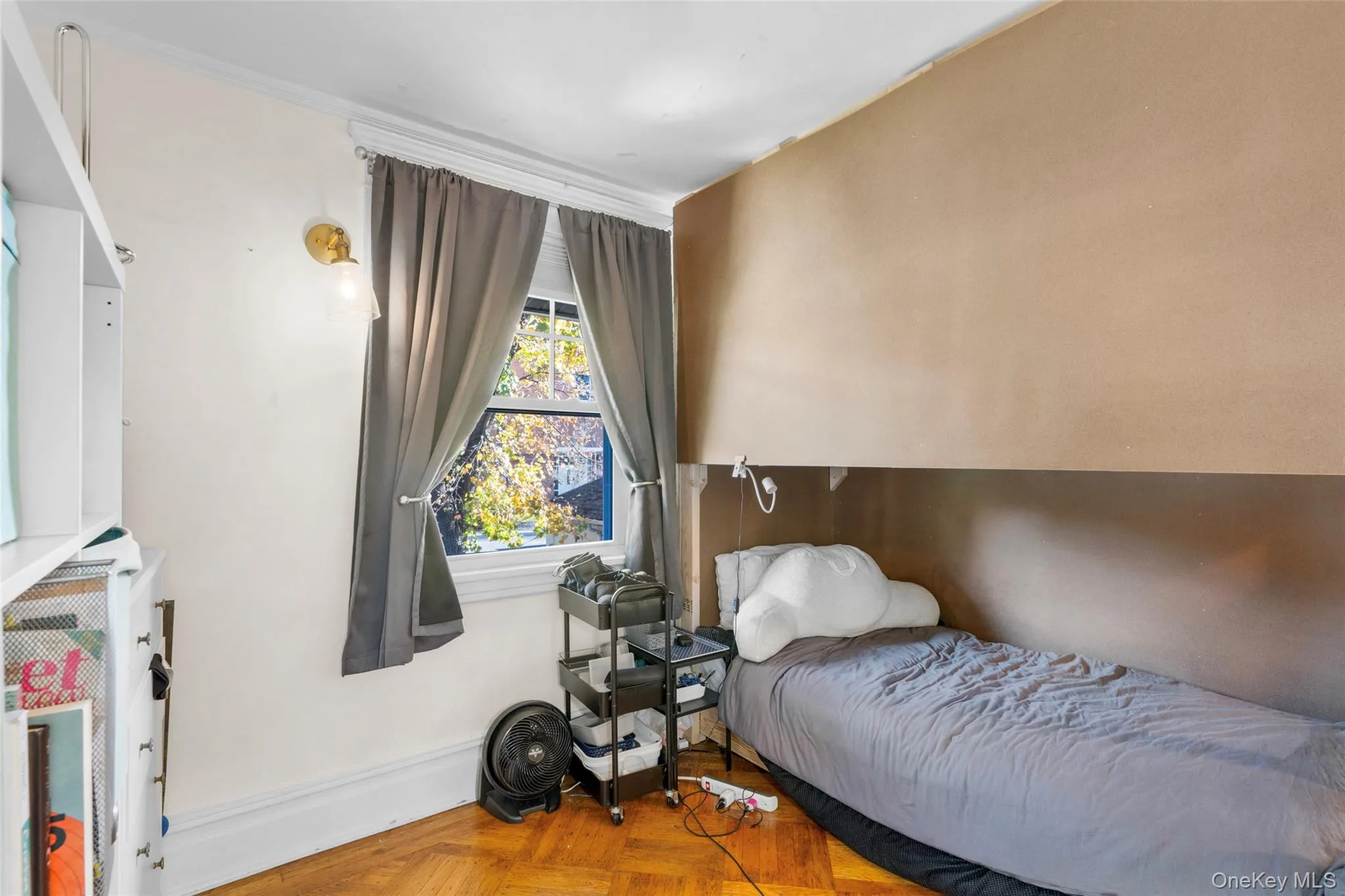 Bedroom with parquet flooring Bedroom with parquet flooring