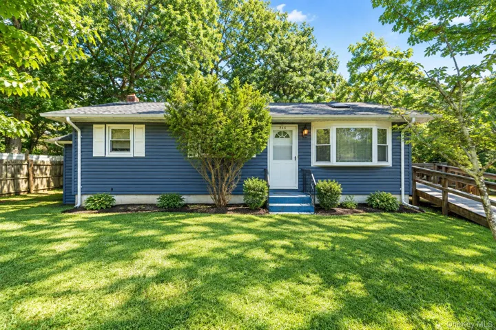 115 Huntington Crossway, Southampton, New York 11932