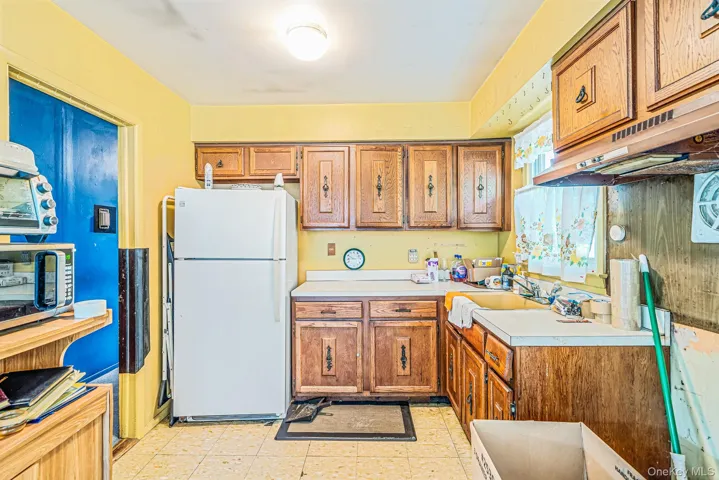 115 Huntington Crossway, Southampton, New York 11932