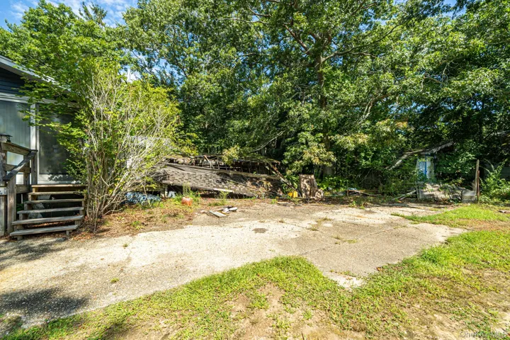 115 Huntington Crossway, Southampton, New York 11932