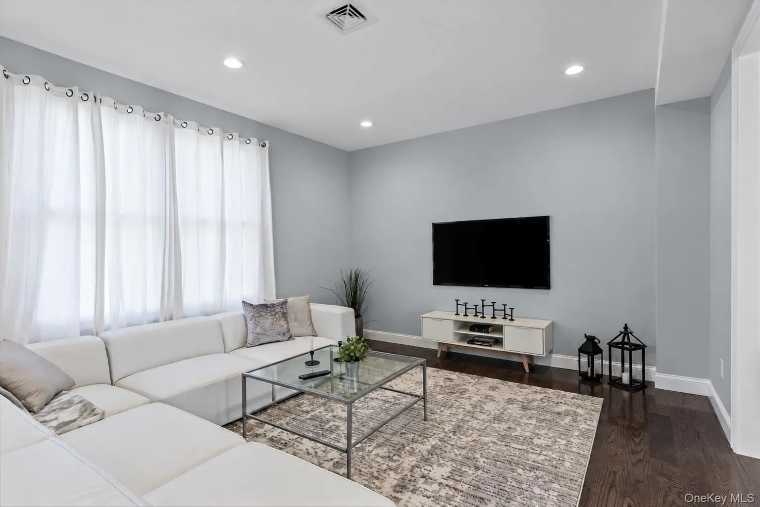 71 Stuyvesant Avenue, Brookhaven, NY, 4 Bedrooms Bedrooms, 8 Rooms Rooms,2 BathroomsBathrooms,Residential,For Rent,Stuyvesant,0,1052859 71 Stuyvesant Avenue, Brookhaven, NY, 4 Bedrooms Bedrooms, 8 Rooms Rooms,2 BathroomsBathrooms,Residential,For Rent,Stuyvesant,0,1052859