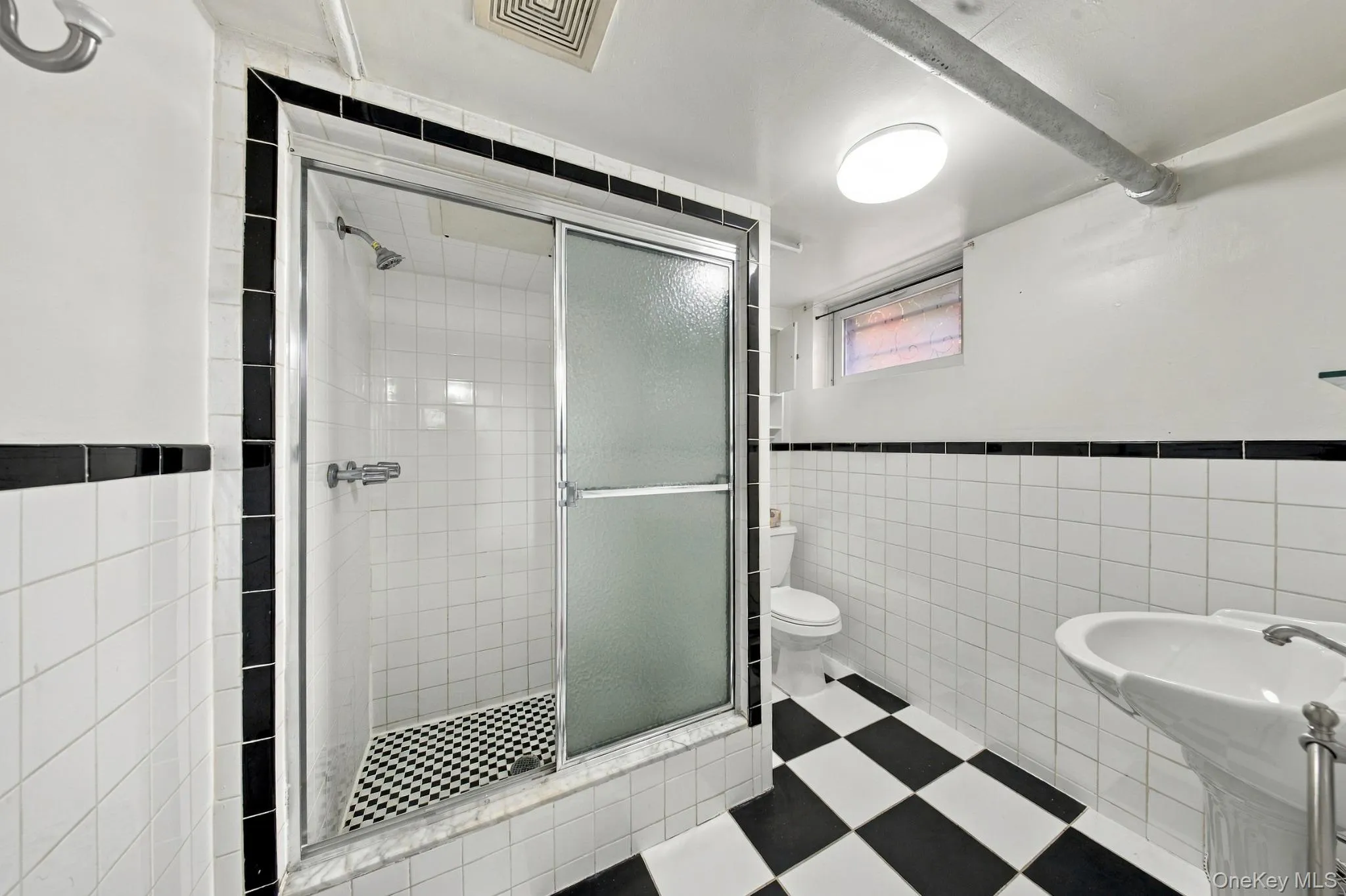 8401 104th Street, New York, NY, 3 Bedrooms Bedrooms, 7 Rooms Rooms,3 BathroomsBathrooms,Residential,For Rent,104th,0,1052869 8401 104th Street, New York, NY, 3 Bedrooms Bedrooms, 7 Rooms Rooms,3 BathroomsBathrooms,Residential,For Rent,104th,0,1052869