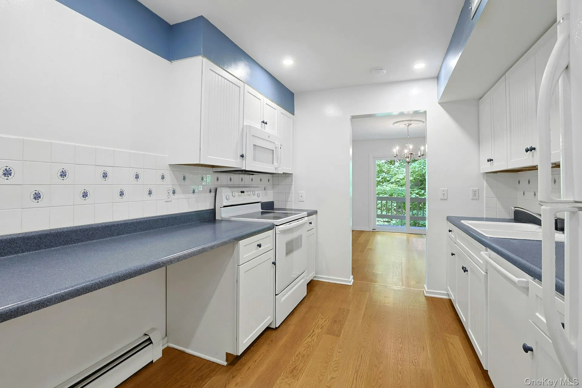 The counter on the left allows for both extra storage below, or better accessibility for differently abled. The counter on the left allows for both extra storage below, or better accessibility for differently abled.
