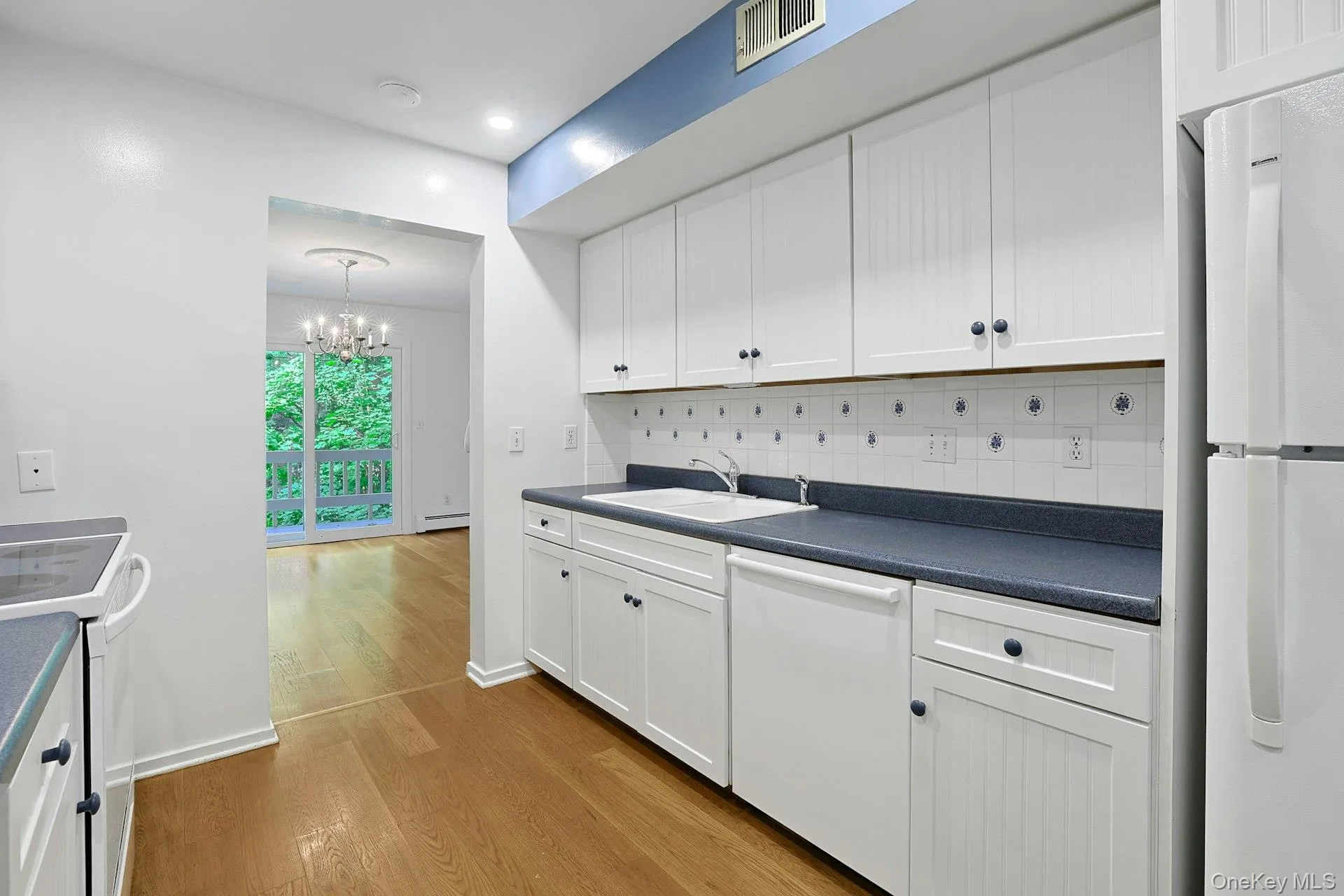 The vinyl floor in the kitchen is comfortable underfoot and easy to clean. The vinyl floor in the kitchen is comfortable underfoot and easy to clean.