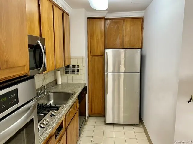 52-30 39 Drive, New York, NY, 1 Bedroom Bedrooms, 3 Rooms Rooms,1 BathroomBathrooms,Residential,For Rent,39,0,1052916 52-30 39 Drive, New York, NY, 1 Bedroom Bedrooms, 3 Rooms Rooms,1 BathroomBathrooms,Residential,For Rent,39,0,1052916