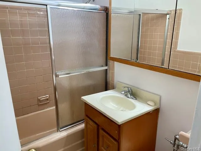 52-30 39 Drive, New York, NY, 1 Bedroom Bedrooms, 3 Rooms Rooms,1 BathroomBathrooms,Residential,For Rent,39,0,1052916 52-30 39 Drive, New York, NY, 1 Bedroom Bedrooms, 3 Rooms Rooms,1 BathroomBathrooms,Residential,For Rent,39,0,1052916