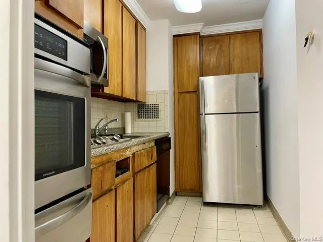 52-30 39 Drive, New York, NY, 1 Bedroom Bedrooms, 3 Rooms Rooms,1 BathroomBathrooms,Residential,For Rent,39,0,1052916 52-30 39 Drive, New York, NY, 1 Bedroom Bedrooms, 3 Rooms Rooms,1 BathroomBathrooms,Residential,For Rent,39,0,1052916