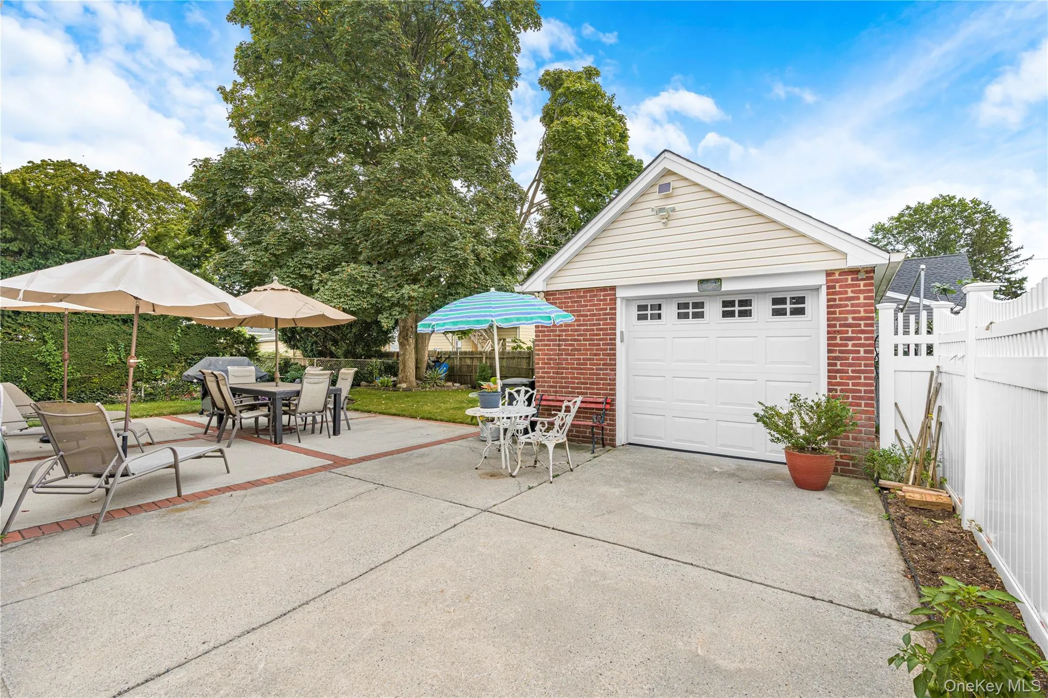 159 Raff Avenue, North Hempstead, NY, 4 Bedrooms Bedrooms, 7 Rooms Rooms,1 BathroomBathrooms,Residential,For Rent,Raff,0,1052920 159 Raff Avenue, North Hempstead, NY, 4 Bedrooms Bedrooms, 7 Rooms Rooms,1 BathroomBathrooms,Residential,For Rent,Raff,0,1052920