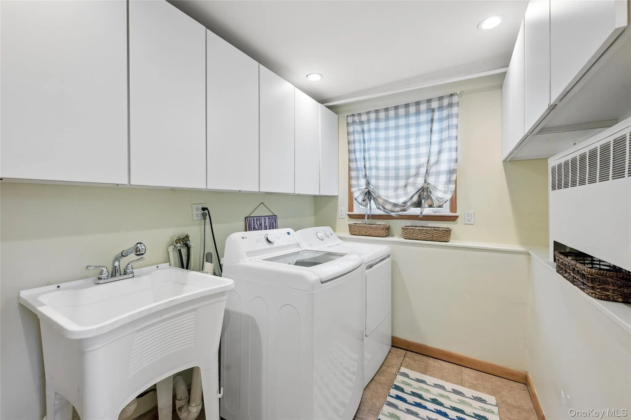 21 Edgewood, Oyster Bay, NY, 4 Bedrooms Bedrooms, 7 Rooms Rooms,3 BathroomsBathrooms,Residential,For Rent,Edgewood,0,1052936 21 Edgewood, Oyster Bay, NY, 4 Bedrooms Bedrooms, 7 Rooms Rooms,3 BathroomsBathrooms,Residential,For Rent,Edgewood,0,1052936