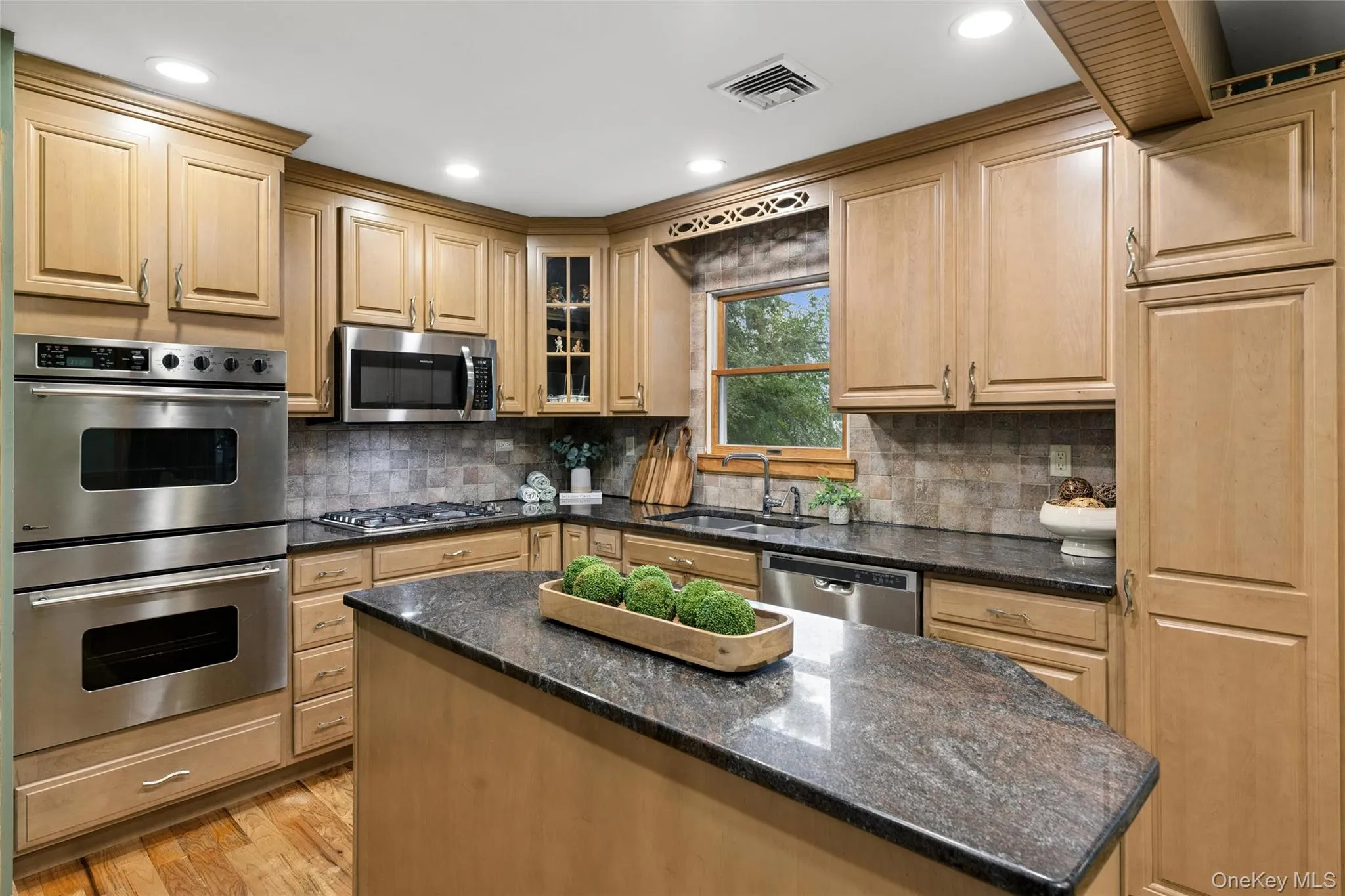 21 Edgewood, Oyster Bay, NY, 4 Bedrooms Bedrooms, 7 Rooms Rooms,3 BathroomsBathrooms,Residential,For Rent,Edgewood,0,1052936 21 Edgewood, Oyster Bay, NY, 4 Bedrooms Bedrooms, 7 Rooms Rooms,3 BathroomsBathrooms,Residential,For Rent,Edgewood,0,1052936