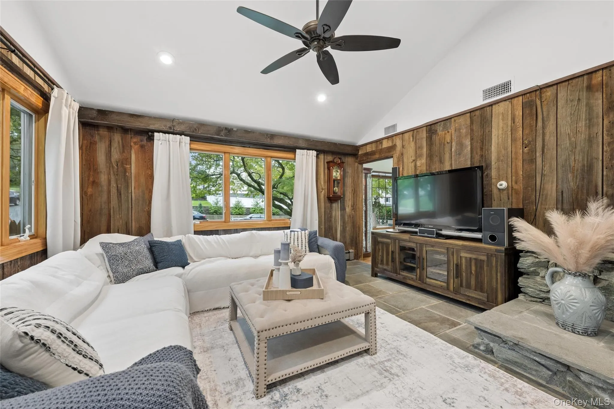 21 Edgewood, Oyster Bay, NY, 4 Bedrooms Bedrooms, 7 Rooms Rooms,3 BathroomsBathrooms,Residential,For Rent,Edgewood,0,1052936 21 Edgewood, Oyster Bay, NY, 4 Bedrooms Bedrooms, 7 Rooms Rooms,3 BathroomsBathrooms,Residential,For Rent,Edgewood,0,1052936