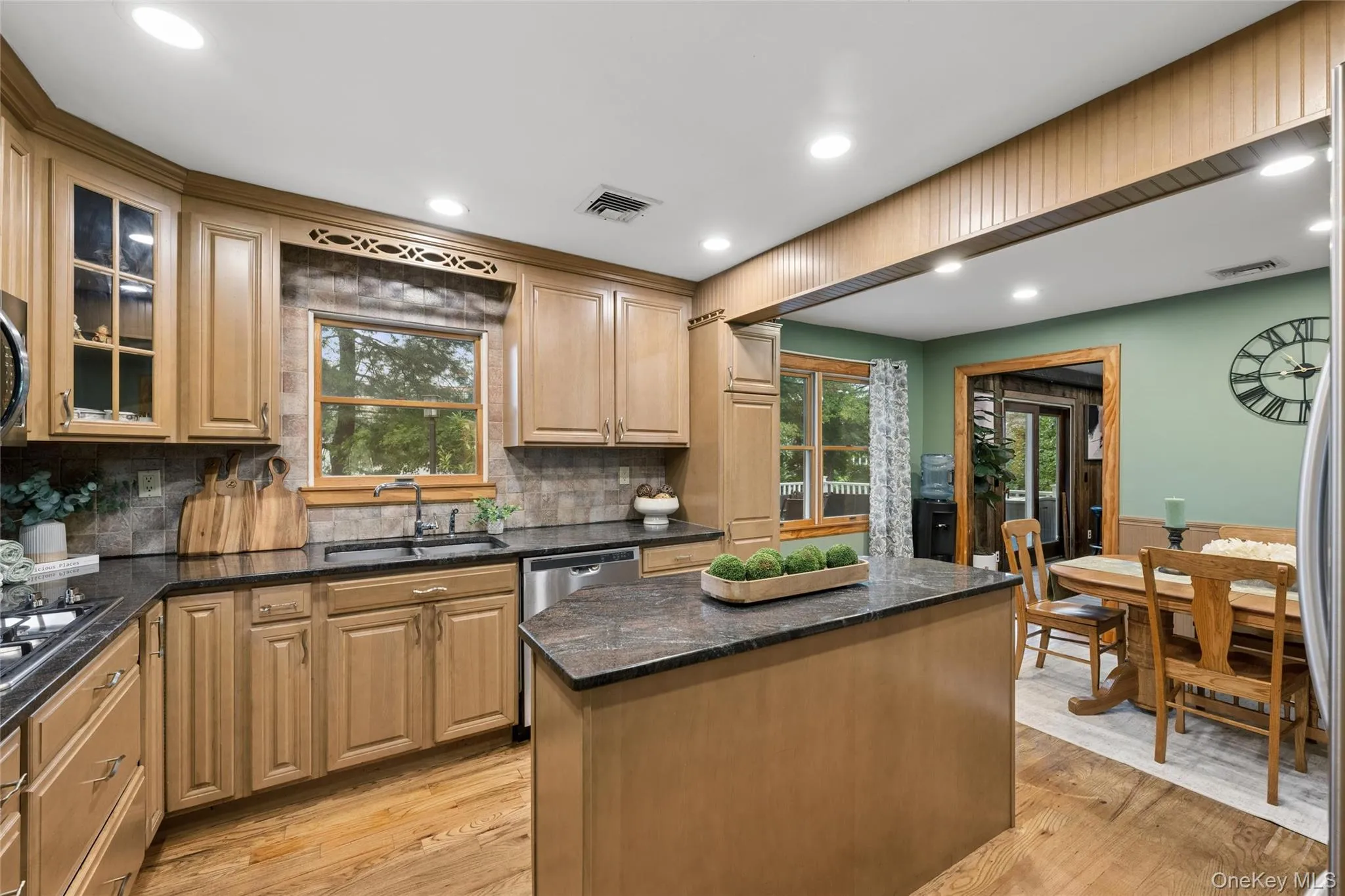 21 Edgewood, Oyster Bay, NY, 4 Bedrooms Bedrooms, 7 Rooms Rooms,3 BathroomsBathrooms,Residential,For Rent,Edgewood,0,1052936 21 Edgewood, Oyster Bay, NY, 4 Bedrooms Bedrooms, 7 Rooms Rooms,3 BathroomsBathrooms,Residential,For Rent,Edgewood,0,1052936