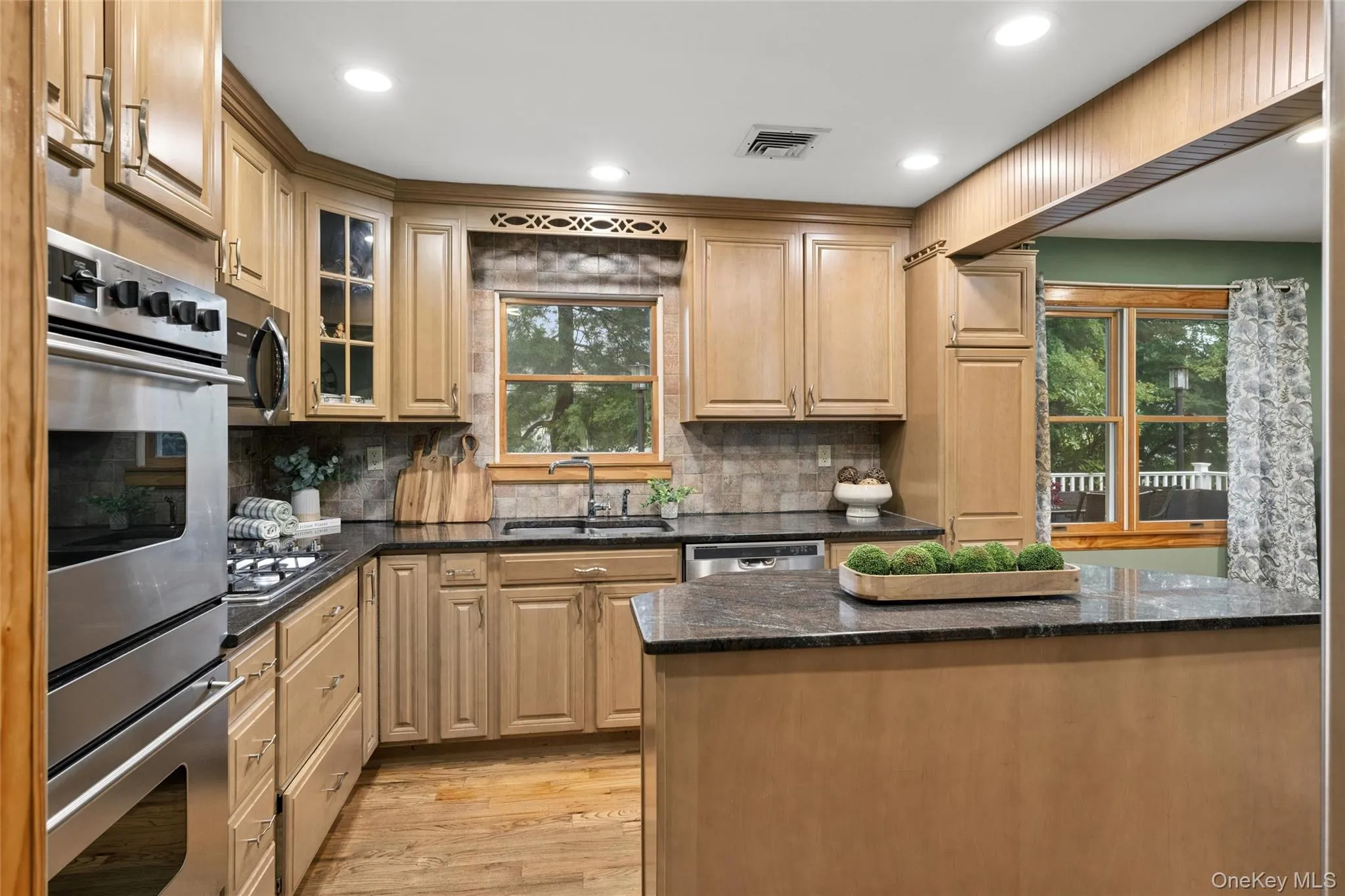21 Edgewood, Oyster Bay, NY, 4 Bedrooms Bedrooms, 7 Rooms Rooms,3 BathroomsBathrooms,Residential,For Rent,Edgewood,0,1052936 21 Edgewood, Oyster Bay, NY, 4 Bedrooms Bedrooms, 7 Rooms Rooms,3 BathroomsBathrooms,Residential,For Rent,Edgewood,0,1052936