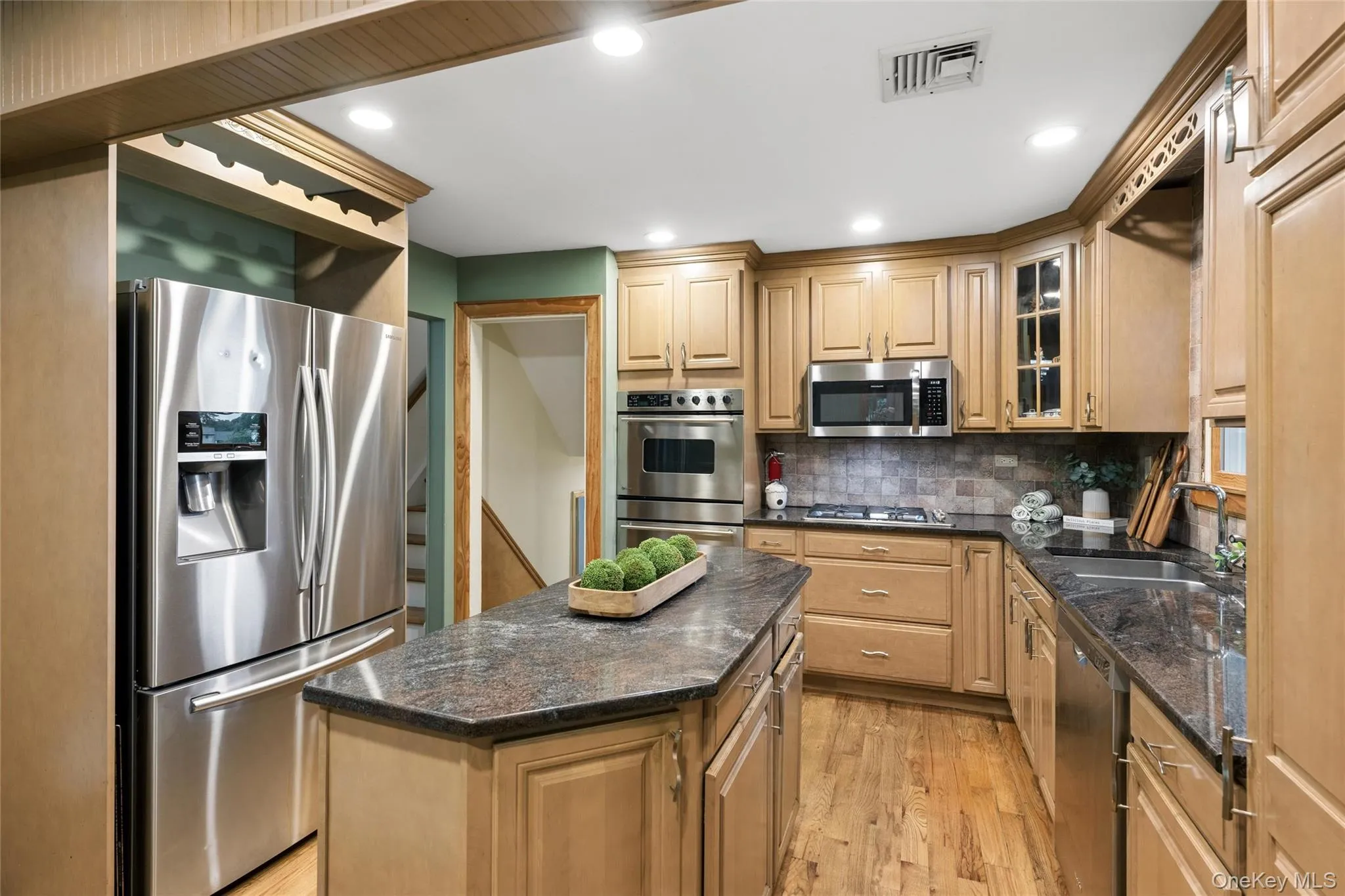 21 Edgewood, Oyster Bay, NY, 4 Bedrooms Bedrooms, 7 Rooms Rooms,3 BathroomsBathrooms,Residential,For Rent,Edgewood,0,1052936 21 Edgewood, Oyster Bay, NY, 4 Bedrooms Bedrooms, 7 Rooms Rooms,3 BathroomsBathrooms,Residential,For Rent,Edgewood,0,1052936