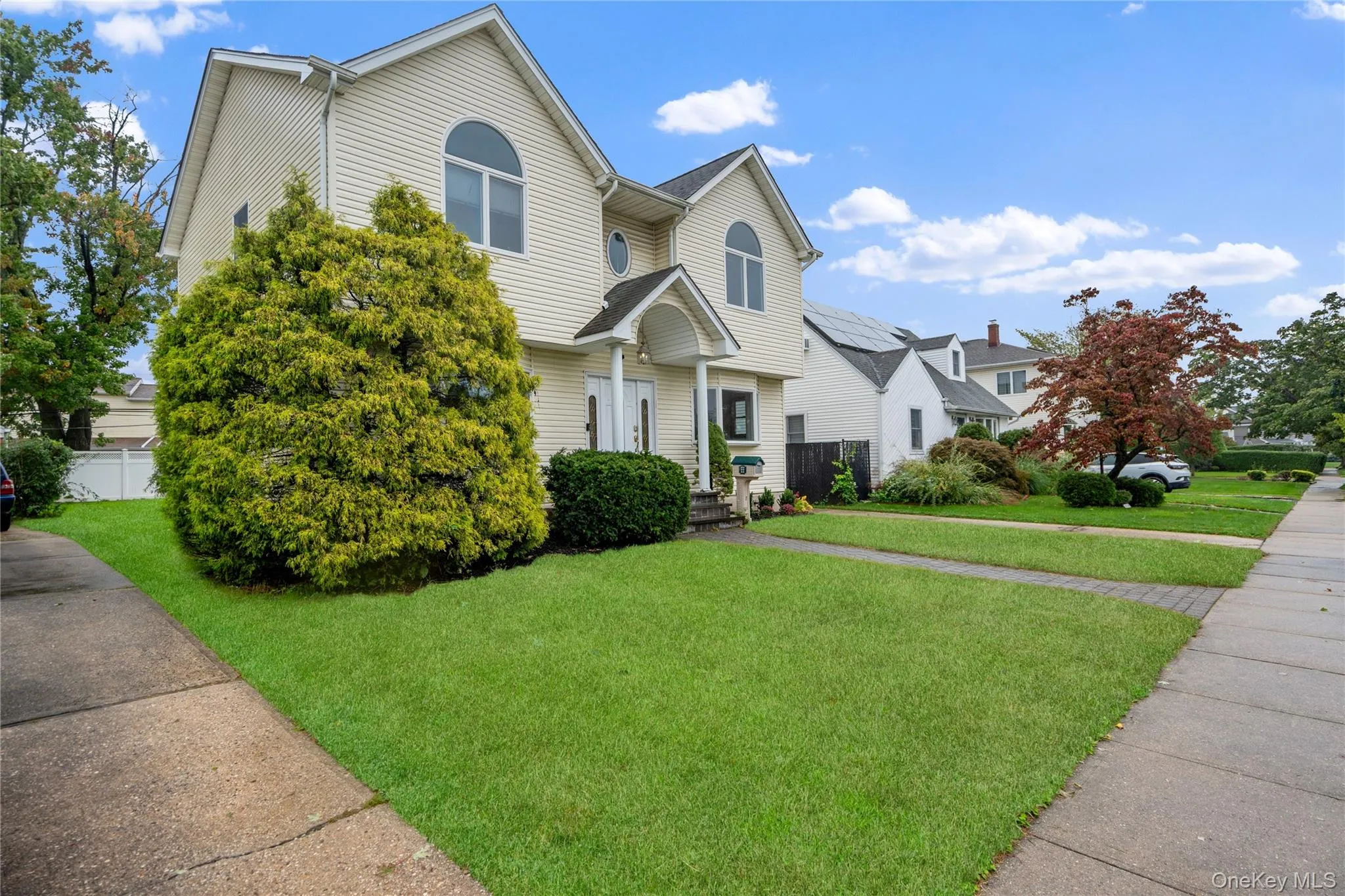 The home has mature landscaping. The home has mature landscaping.