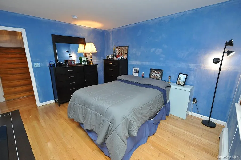 SecondSecond Bedroom has hardwood floors and is approx. 12'-11" x 10'-11". Bedroom SecondSecond Bedroom has hardwood floors and is approx. 12'-11" x 10'-11". Bedroom