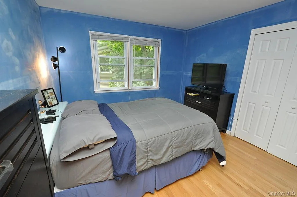 Second BedroomSecond Bedroom has hardwood floors and is approx. 12'-11" x 10'-11". Second BedroomSecond Bedroom has hardwood floors and is approx. 12'-11" x 10'-11".