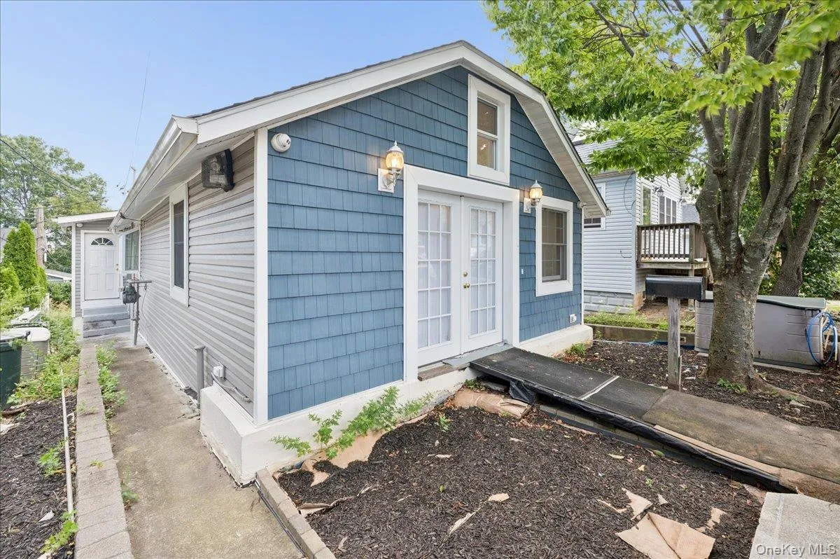 72 Poplar Avenue, New York, NY, 2 Bedrooms Bedrooms, 7 Rooms Rooms,2 BathroomsBathrooms,Residential,For Rent,Poplar,0,1052949 72 Poplar Avenue, New York, NY, 2 Bedrooms Bedrooms, 7 Rooms Rooms,2 BathroomsBathrooms,Residential,For Rent,Poplar,0,1052949