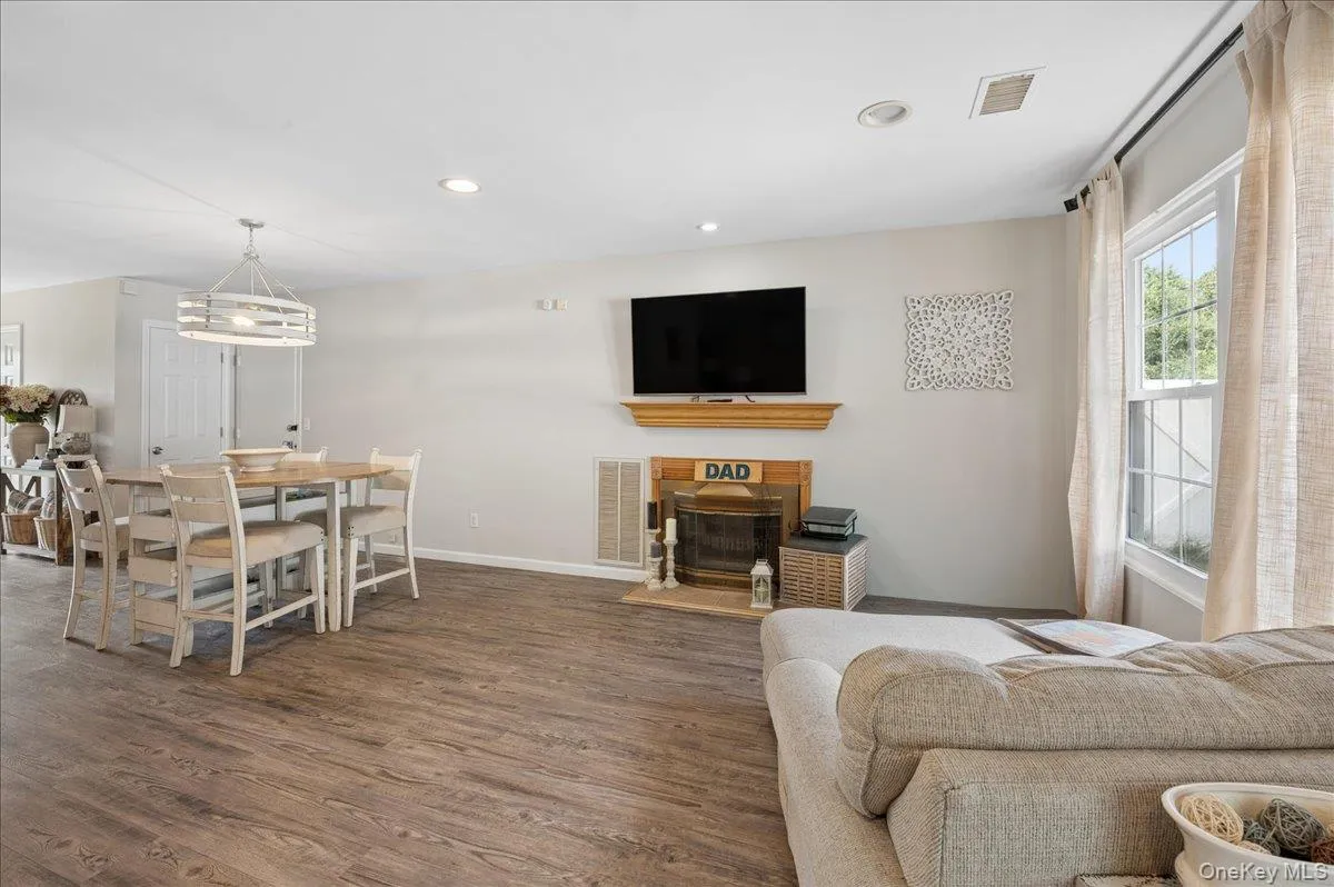 14 Badger Trail, Brookhaven, NY, 3 Bedrooms Bedrooms, 6 Rooms Rooms,2 BathroomsBathrooms,Residential,For Rent,Badger,0,1052956 14 Badger Trail, Brookhaven, NY, 3 Bedrooms Bedrooms, 6 Rooms Rooms,2 BathroomsBathrooms,Residential,For Rent,Badger,0,1052956