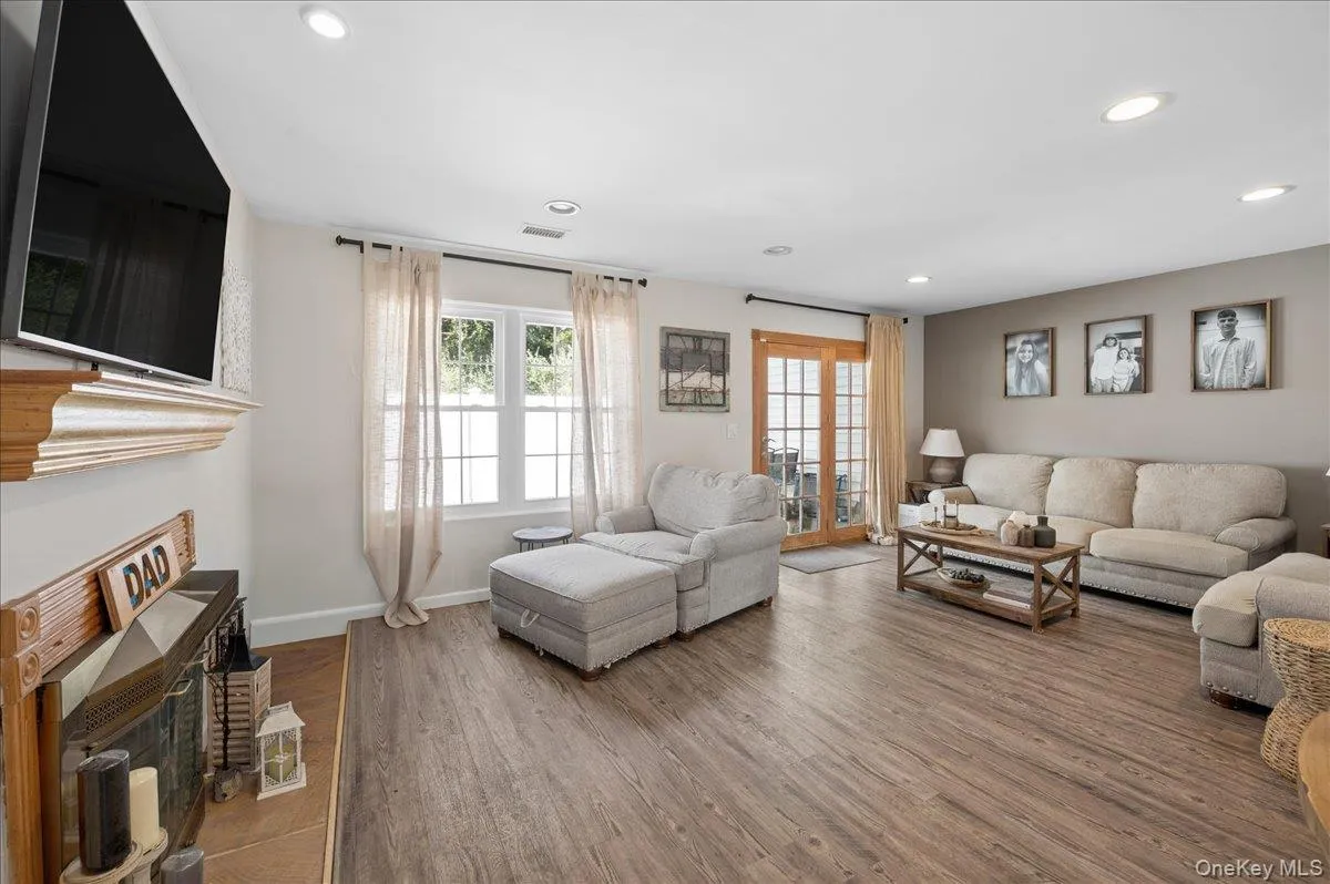 14 Badger Trail, Brookhaven, NY, 3 Bedrooms Bedrooms, 6 Rooms Rooms,2 BathroomsBathrooms,Residential,For Rent,Badger,0,1052956 14 Badger Trail, Brookhaven, NY, 3 Bedrooms Bedrooms, 6 Rooms Rooms,2 BathroomsBathrooms,Residential,For Rent,Badger,0,1052956