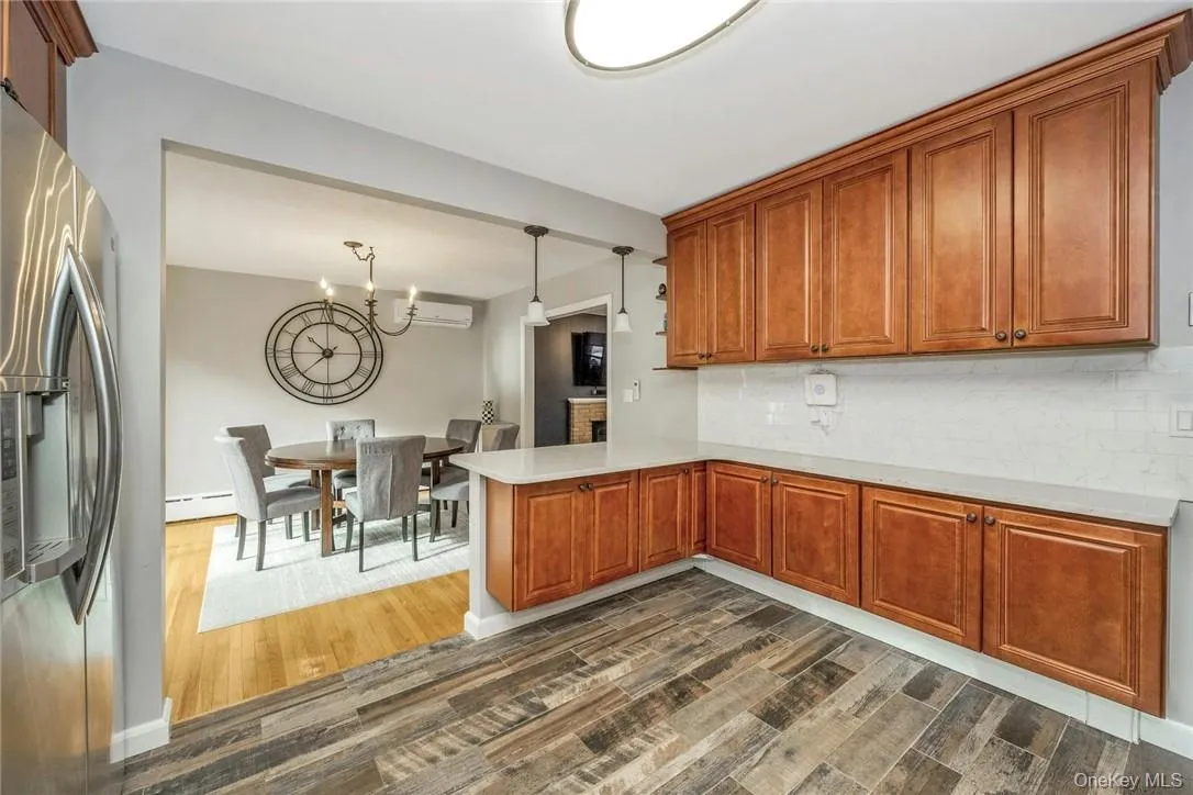 Large Kitchen W/ Granite Countertops, Peninsula, Stainless Steel Appliances Large Kitchen W/ Granite Countertops, Peninsula, Stainless Steel Appliances