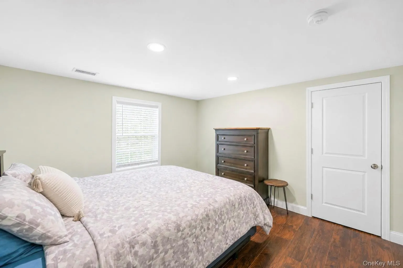 42 Audubon Avenue, Islip, NY, 5 Bedrooms Bedrooms, 10 Rooms Rooms,2 BathroomsBathrooms,Residential,For Rent,Audubon,0,1052983 42 Audubon Avenue, Islip, NY, 5 Bedrooms Bedrooms, 10 Rooms Rooms,2 BathroomsBathrooms,Residential,For Rent,Audubon,0,1052983