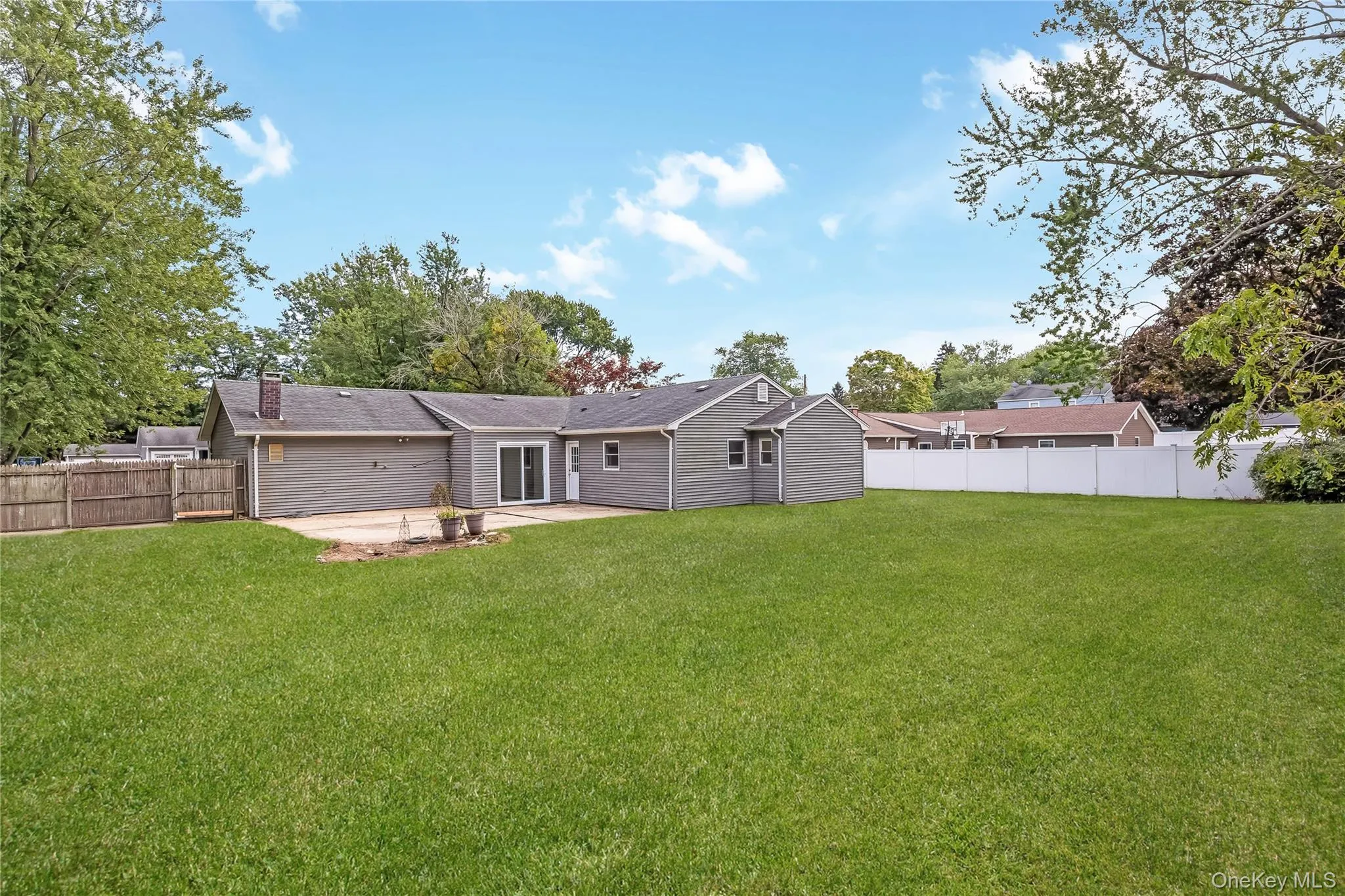 5 Lillian Street, Brookhaven, NY, 4 Bedrooms Bedrooms, 8 Rooms Rooms,2 BathroomsBathrooms,Residential,For Rent,Lillian,0,1052984 5 Lillian Street, Brookhaven, NY, 4 Bedrooms Bedrooms, 8 Rooms Rooms,2 BathroomsBathrooms,Residential,For Rent,Lillian,0,1052984