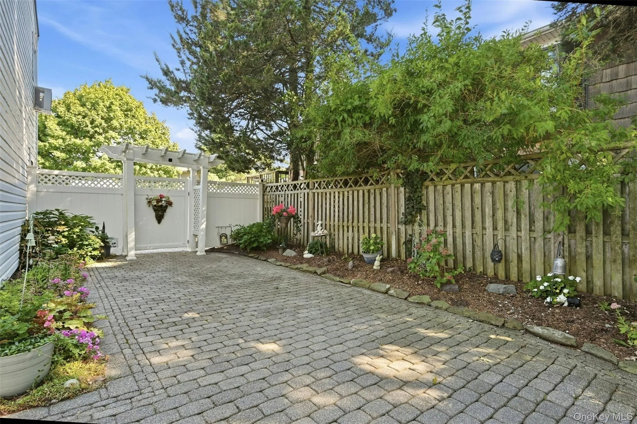 75 Bayview Drive, Islip, NY, 4 Bedrooms Bedrooms, 9 Rooms Rooms,2 BathroomsBathrooms,Residential,For Rent,Bayview,0,1052985 75 Bayview Drive, Islip, NY, 4 Bedrooms Bedrooms, 9 Rooms Rooms,2 BathroomsBathrooms,Residential,For Rent,Bayview,0,1052985