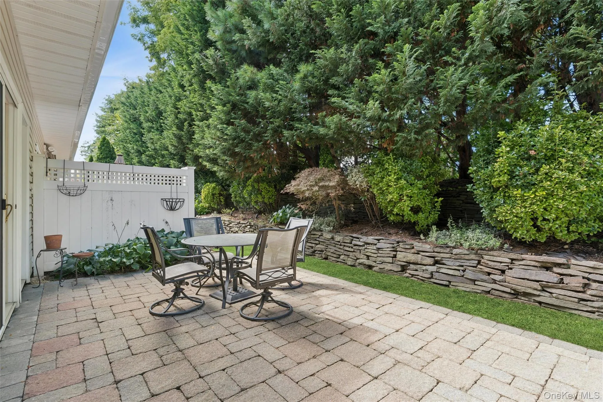 147 Pond View Drive, North Hempstead, NY, 3 Bedrooms Bedrooms, 7 Rooms Rooms,2 BathroomsBathrooms,Residential,For Rent,Pond View,0,1053002 147 Pond View Drive, North Hempstead, NY, 3 Bedrooms Bedrooms, 7 Rooms Rooms,2 BathroomsBathrooms,Residential,For Rent,Pond View,0,1053002
