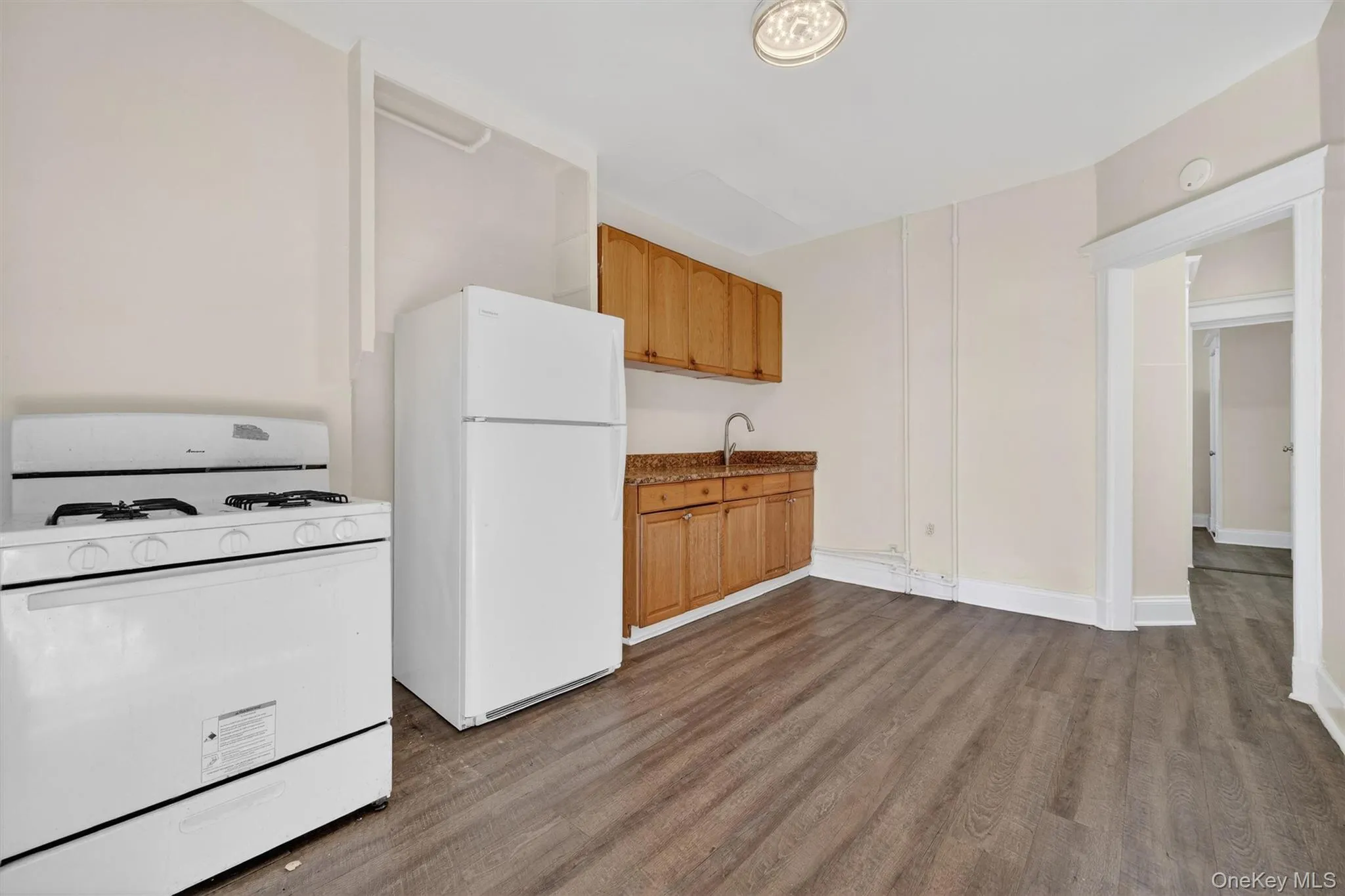 74 Oak Street, Yonkers, NY, 1 Bedroom Bedrooms, 5 Rooms Rooms,1 BathroomBathrooms,Residential Lease,For Rent,Oak,0,1053009 74 Oak Street, Yonkers, NY, 1 Bedroom Bedrooms, 5 Rooms Rooms,1 BathroomBathrooms,Residential Lease,For Rent,Oak,0,1053009