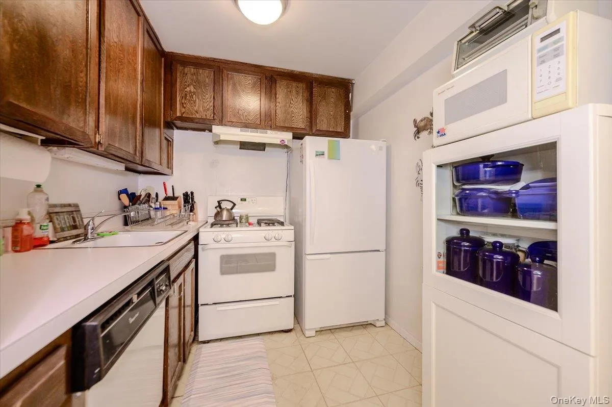 740 Broadway, Long Beach, NY, 1 Bedroom Bedrooms, 4 Rooms Rooms,1 BathroomBathrooms,Residential,For Rent,Broadway,0,1053035 740 Broadway, Long Beach, NY, 1 Bedroom Bedrooms, 4 Rooms Rooms,1 BathroomBathrooms,Residential,For Rent,Broadway,0,1053035